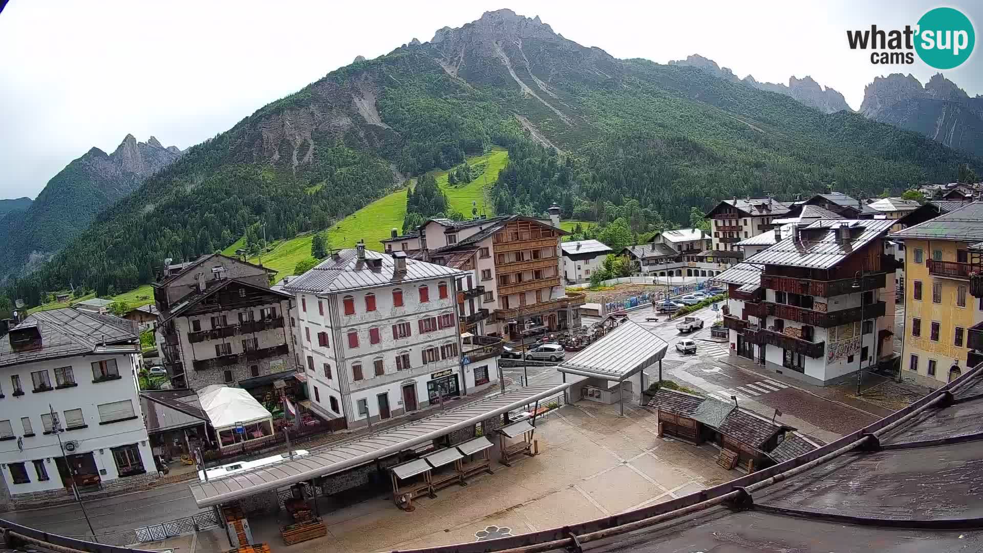 Plaza principal de Forni di Sopra