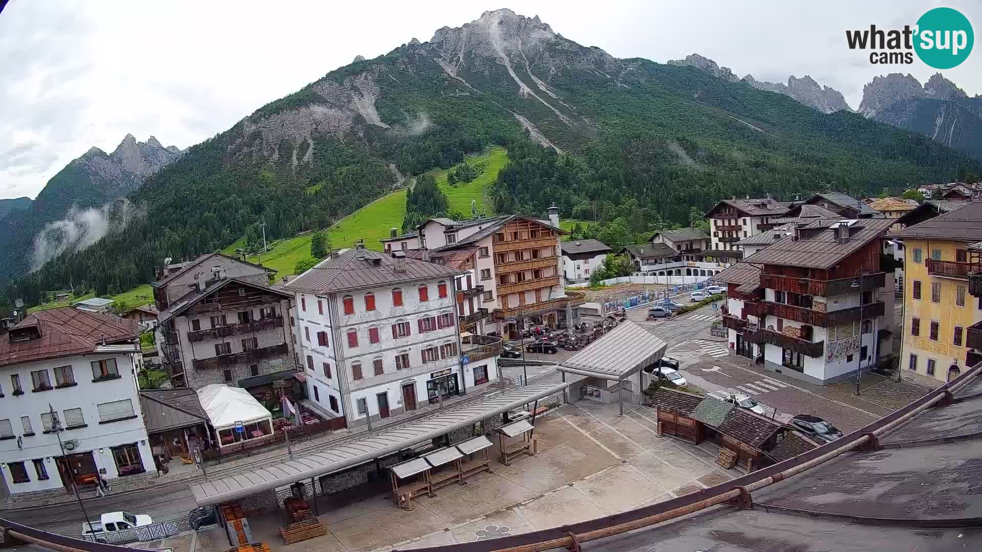 Plaza principal de Forni di Sopra