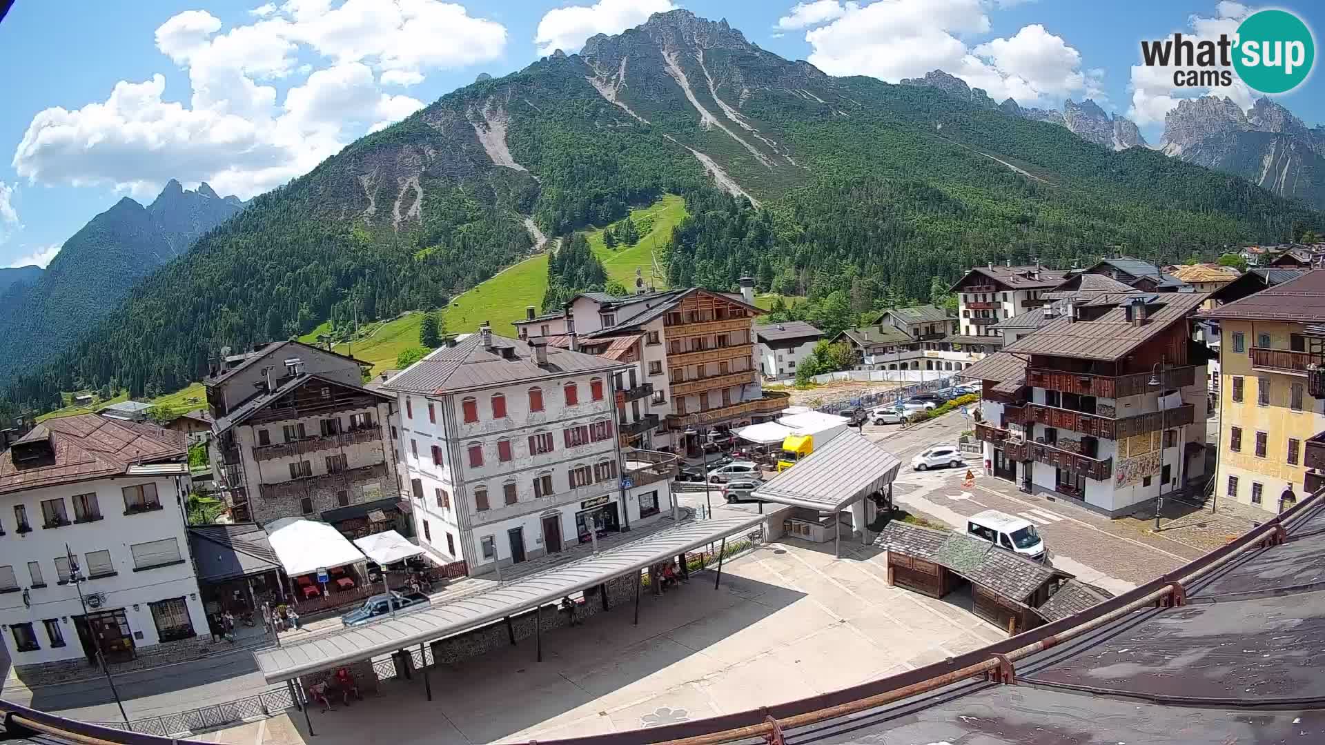 Plaza principal de Forni di Sopra