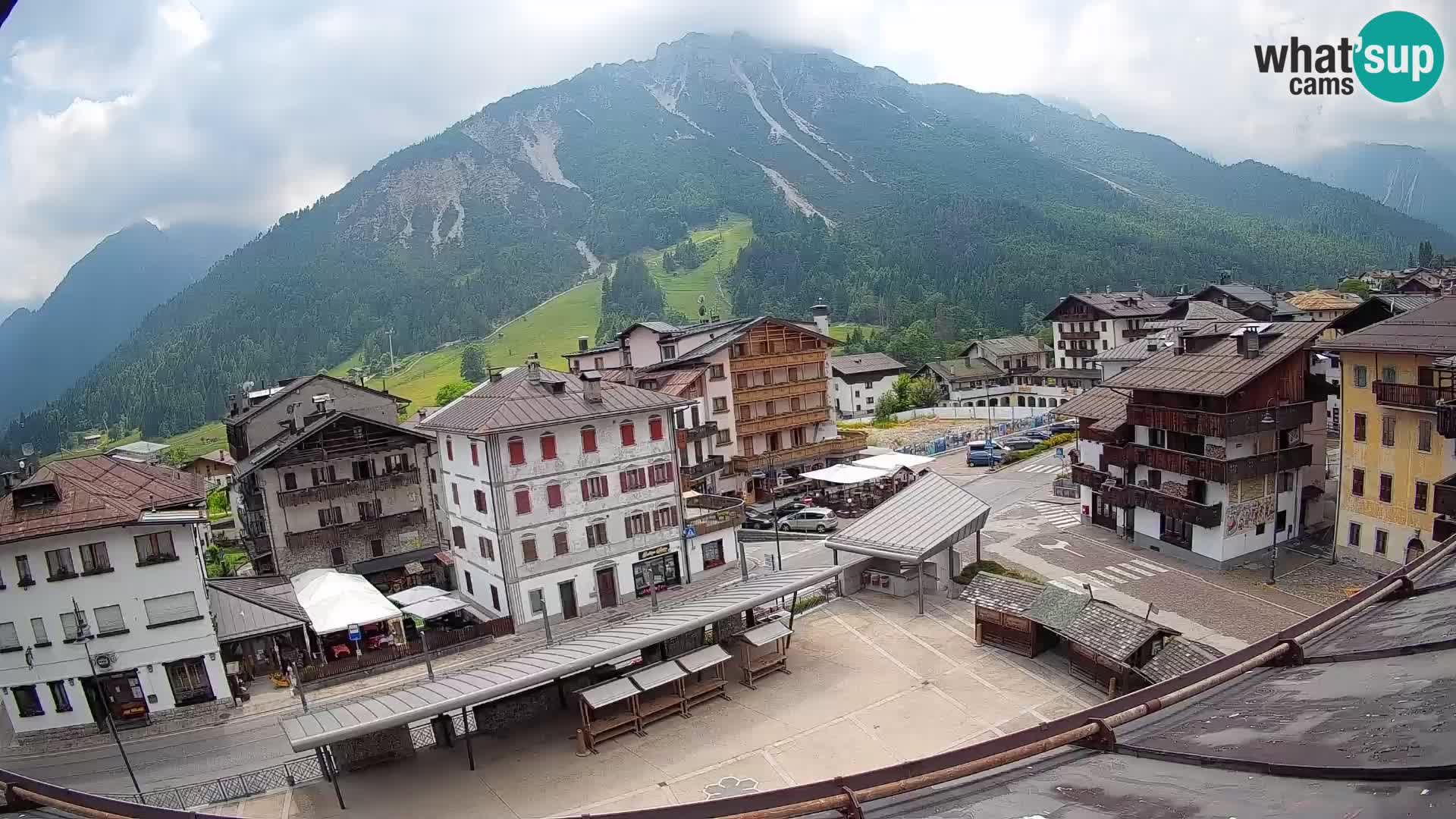 Piazza centrale di Forni di Sopra