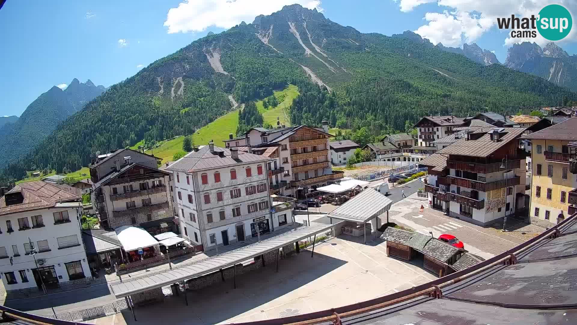 Piazza centrale di Forni di Sopra