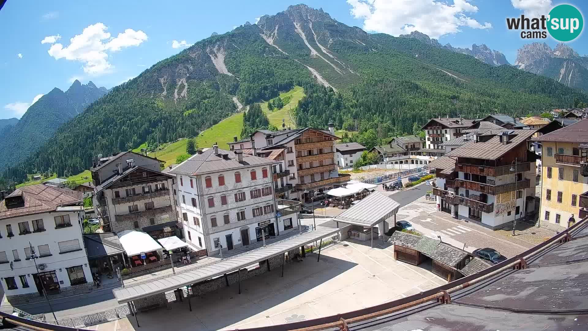 Piazza centrale di Forni di Sopra