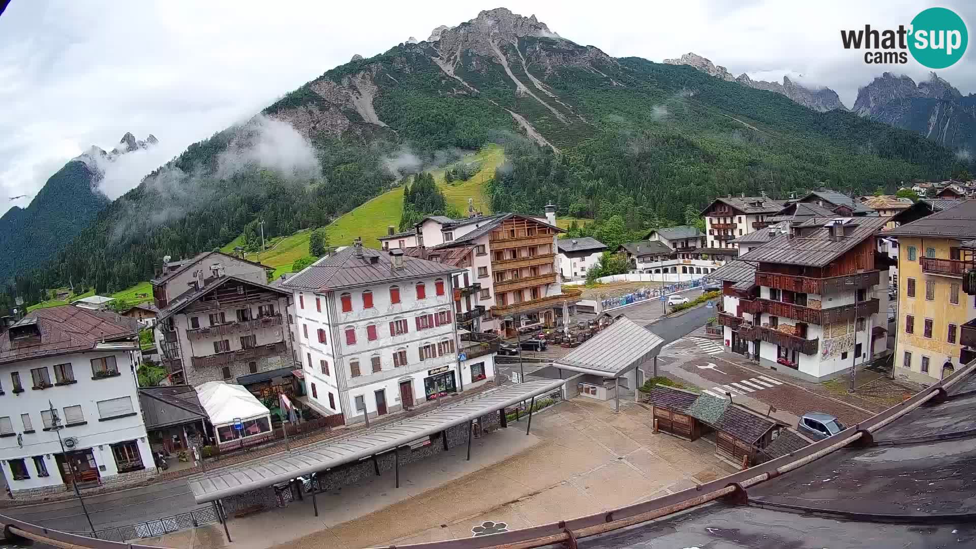 Piazza centrale di Forni di Sopra