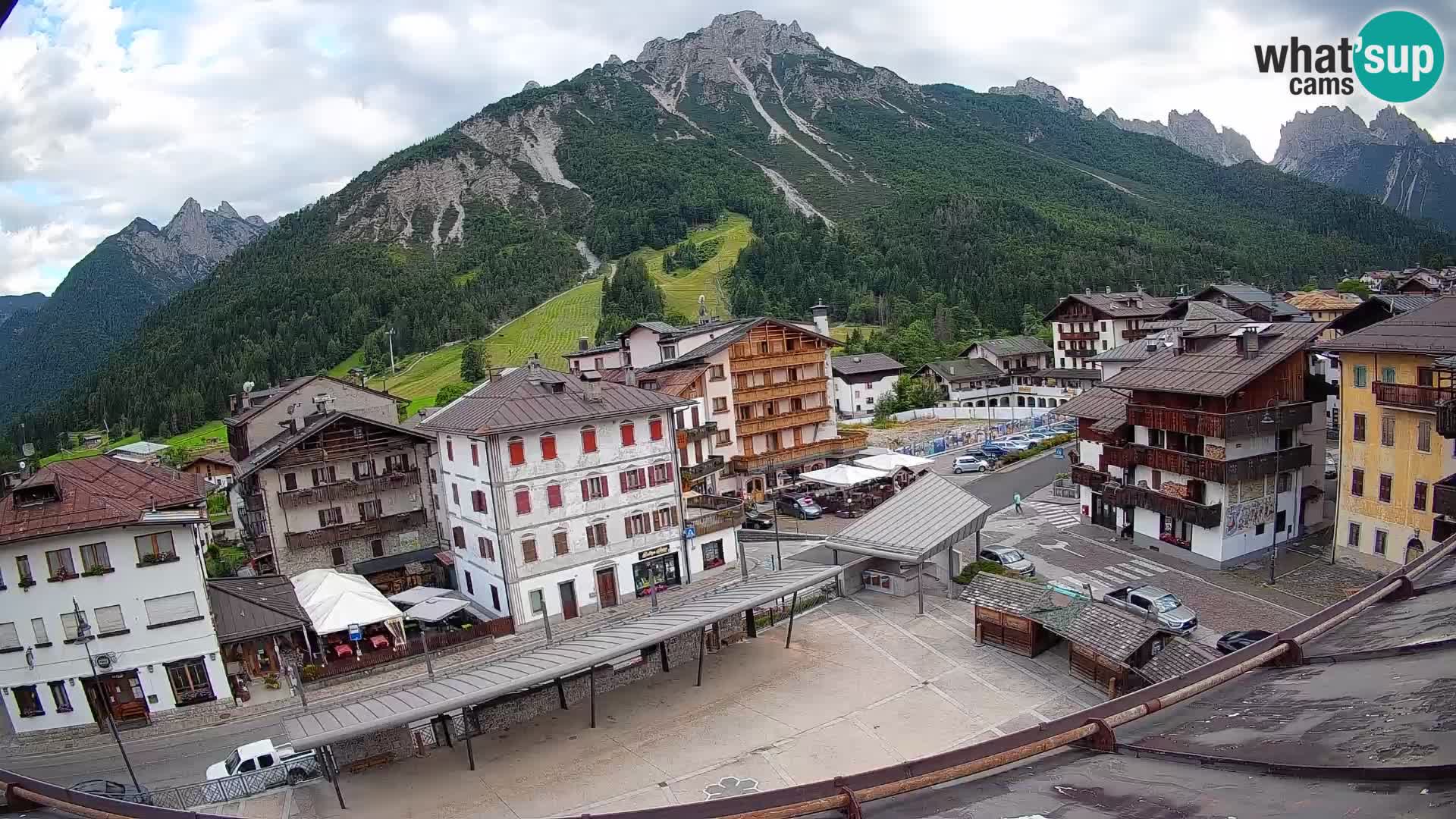 Plaza principal de Forni di Sopra
