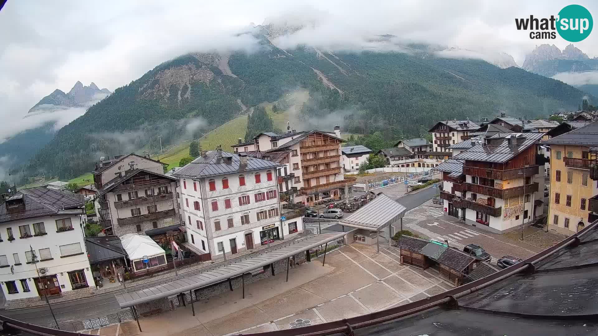 Piazza centrale di Forni di Sopra
