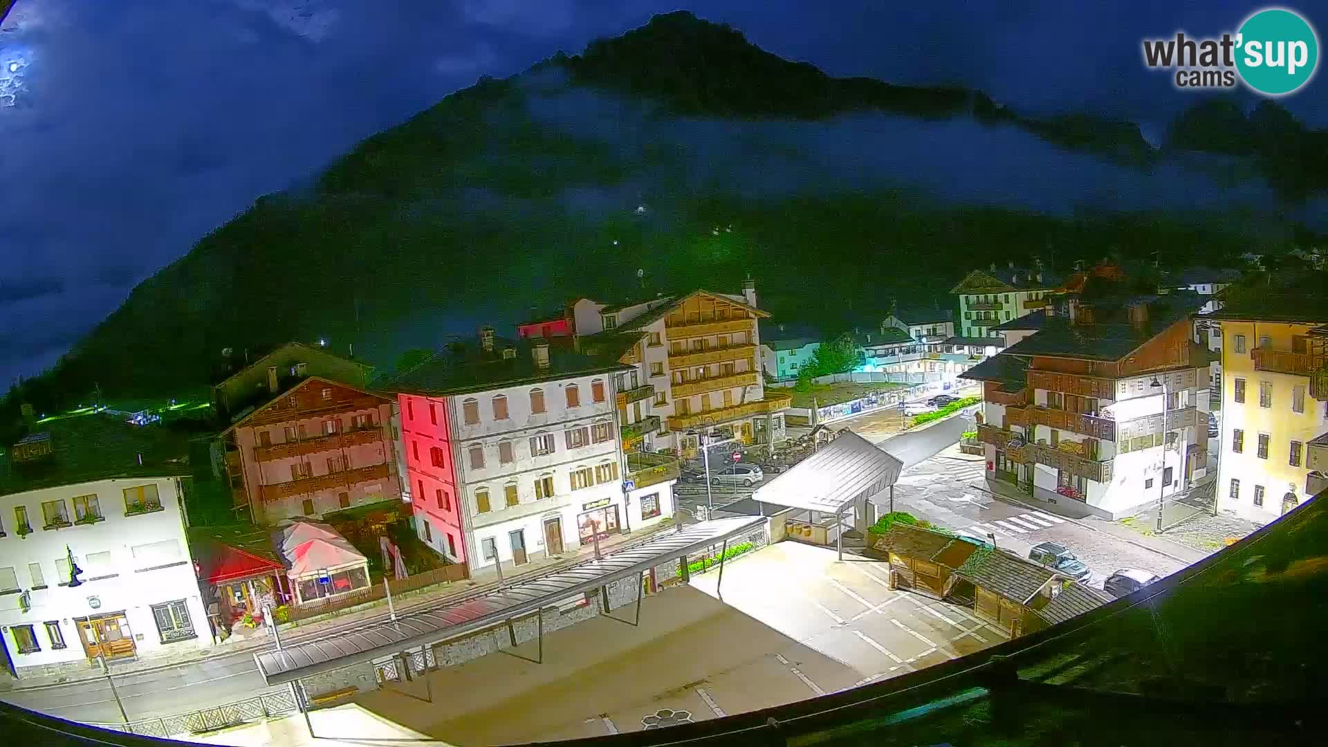 Piazza centrale di Forni di Sopra