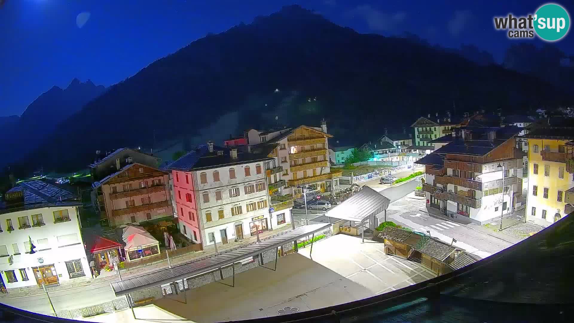 Piazza centrale di Forni di Sopra