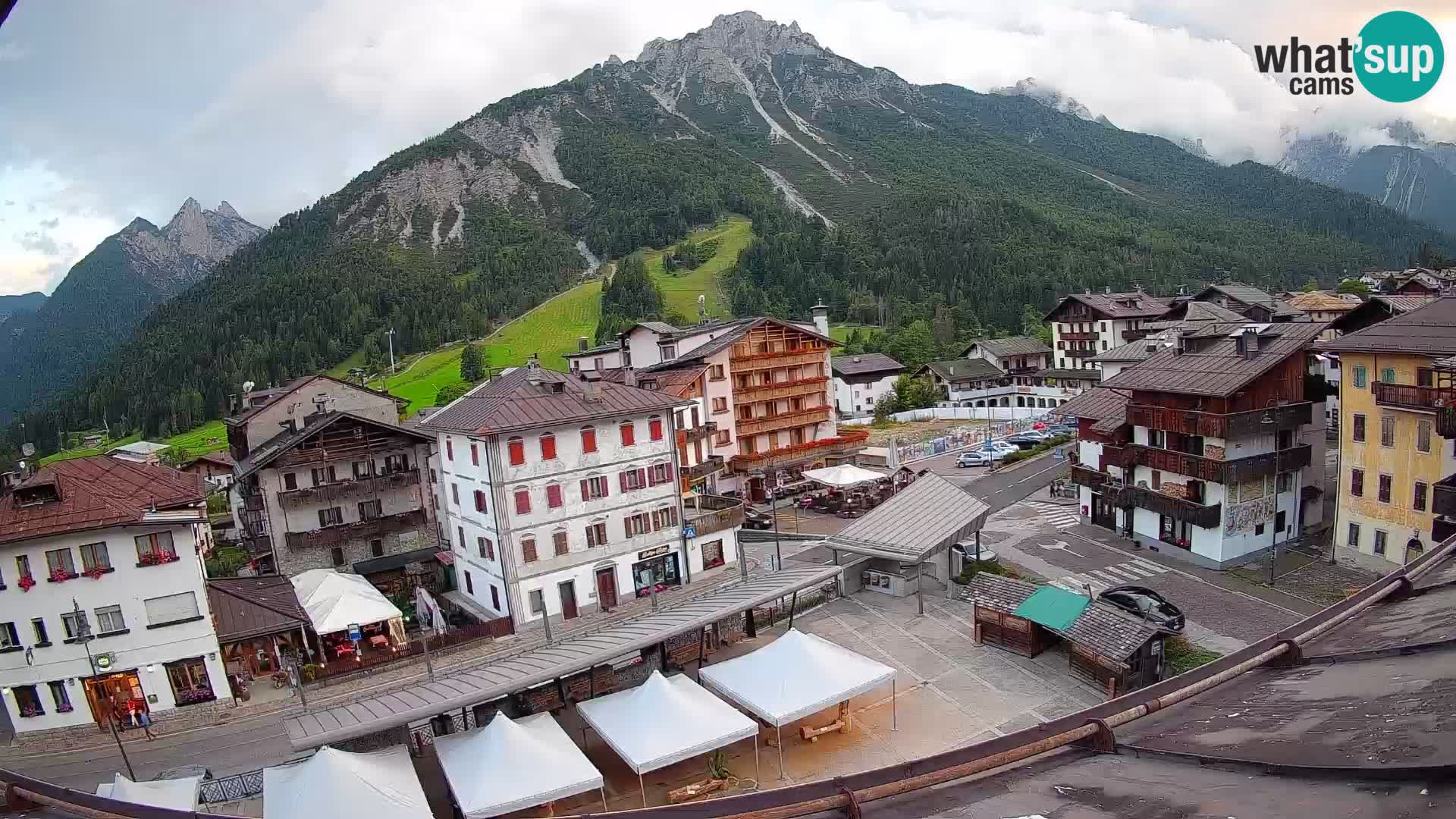 Piazza centrale di Forni di Sopra
