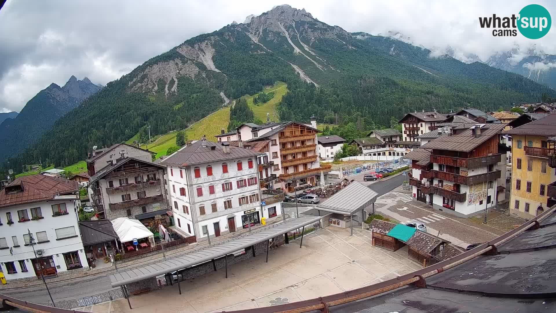 Plaza principal de Forni di Sopra