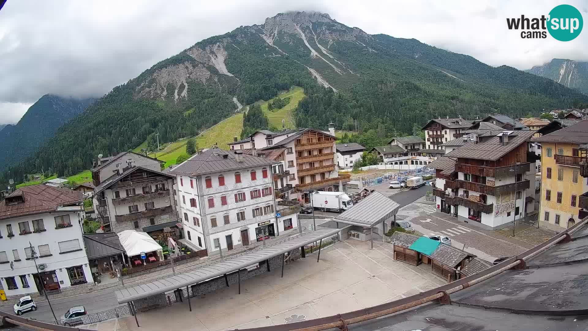 Piazza centrale di Forni di Sopra