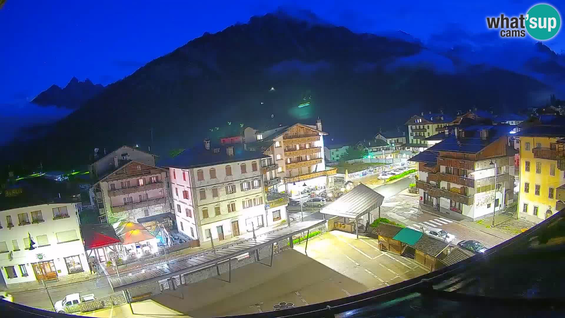 Plaza principal de Forni di Sopra
