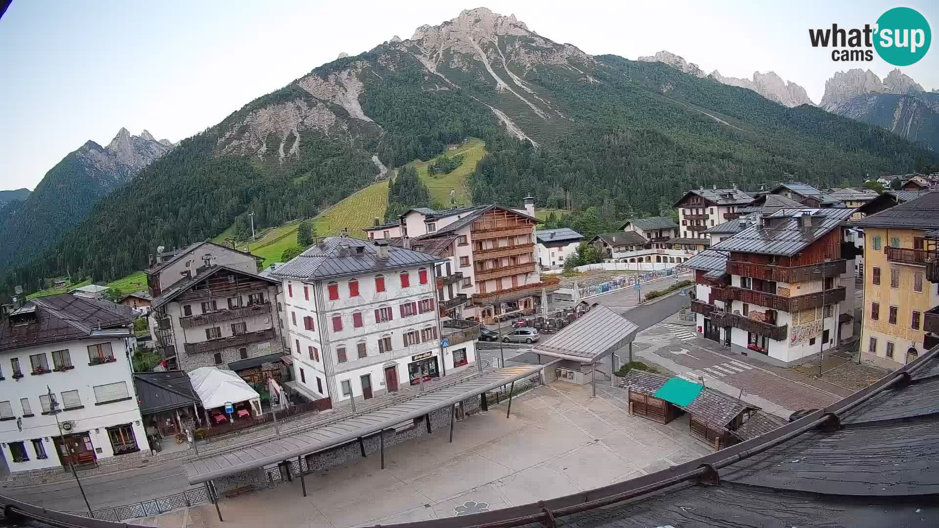 Piazza centrale di Forni di Sopra