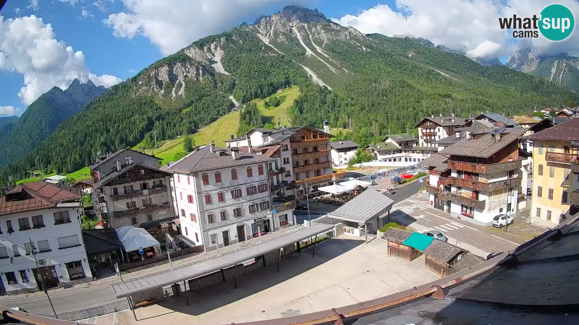 Piazza centrale di Forni di Sopra