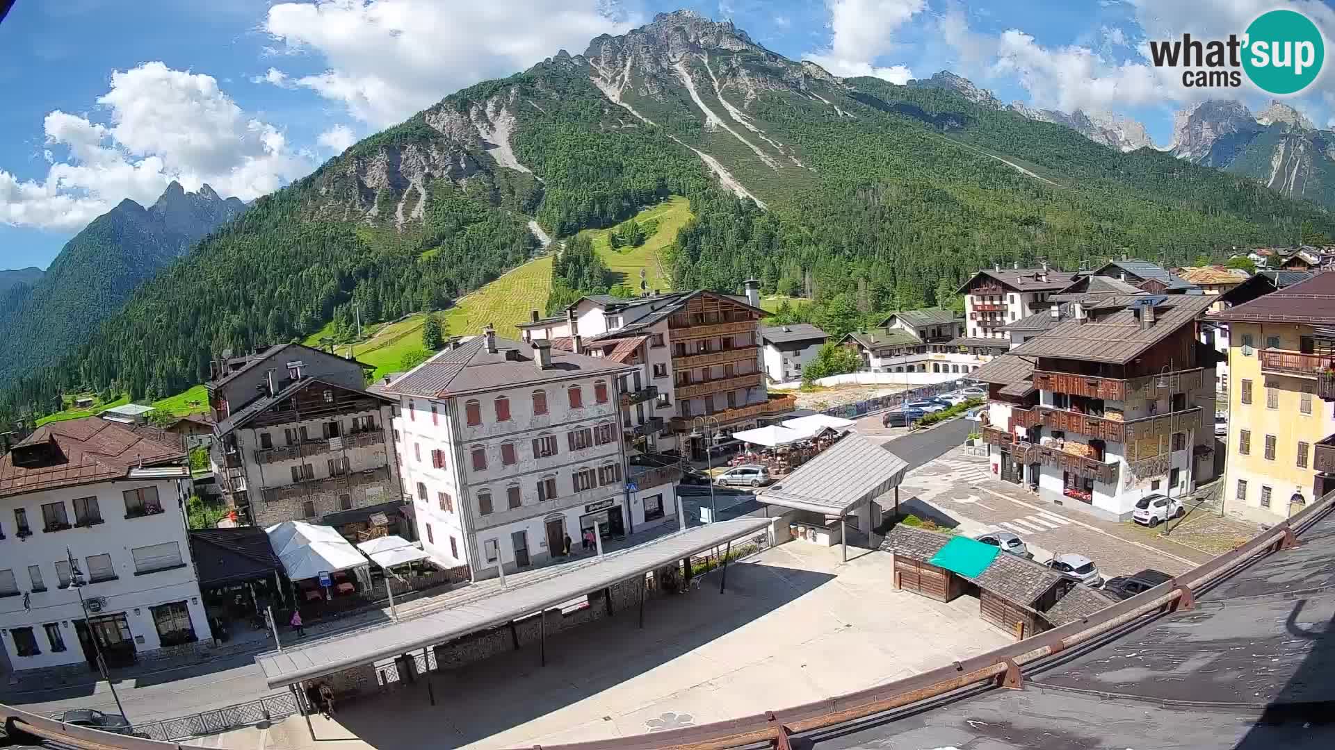 Piazza centrale di Forni di Sopra