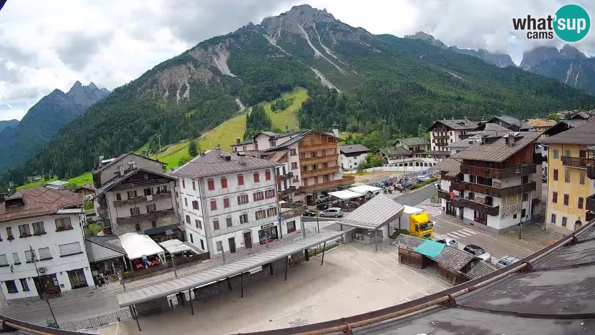 Hauptplatz von Forni di Sopra