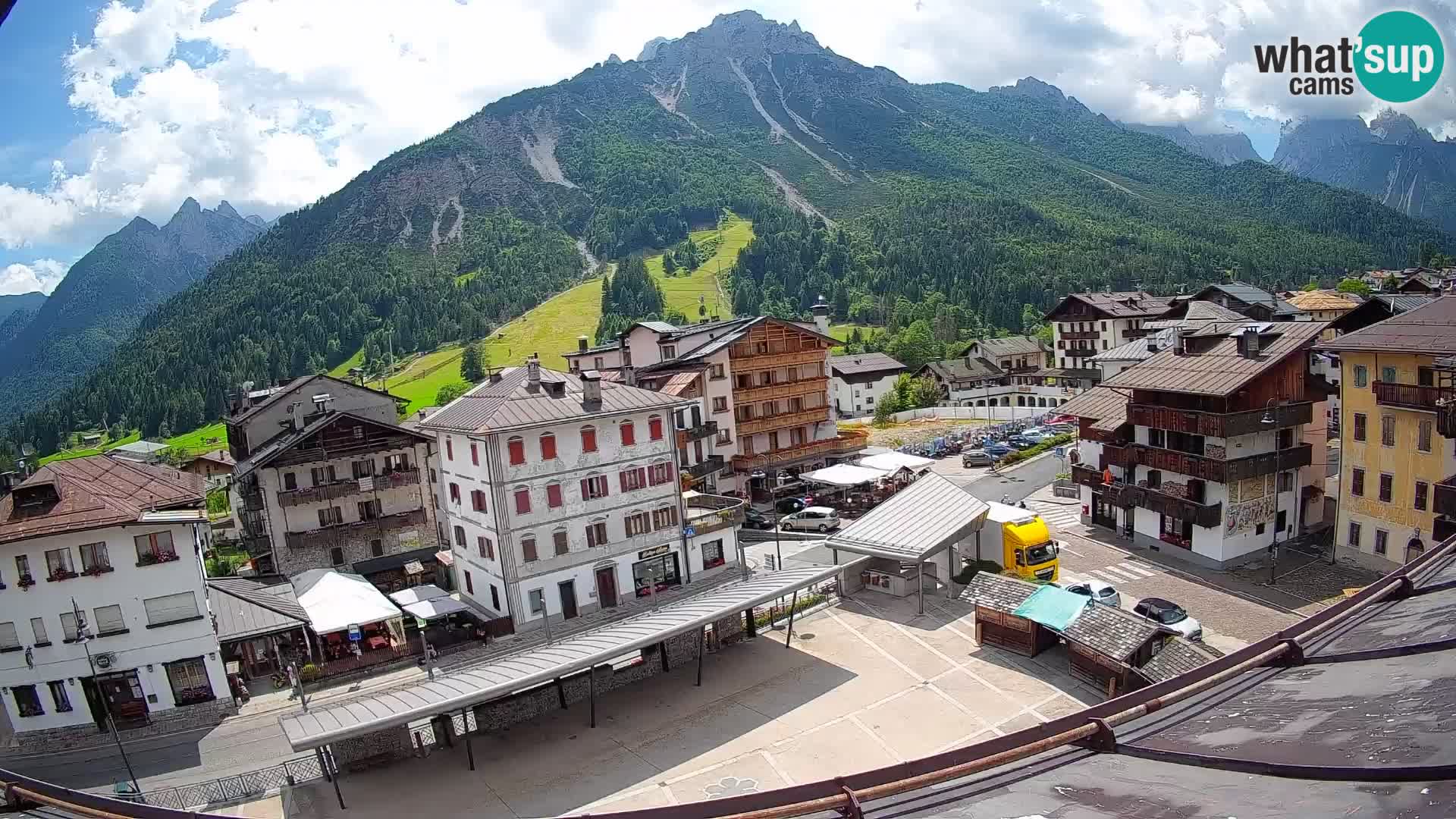 Piazza centrale di Forni di Sopra