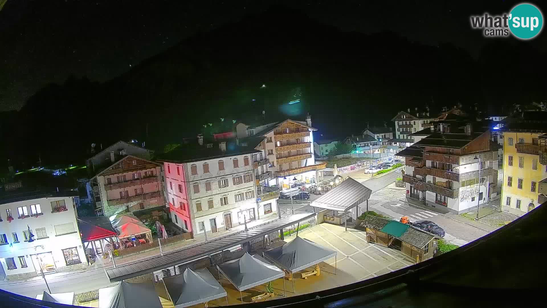 Plaza principal de Forni di Sopra
