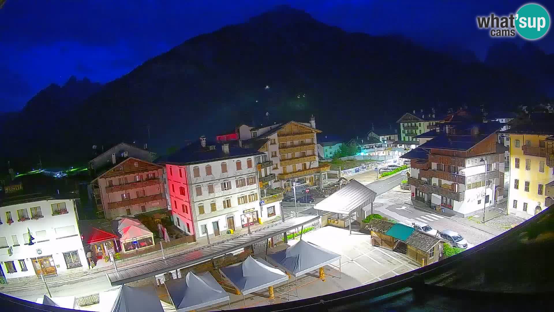 Plaza principal de Forni di Sopra