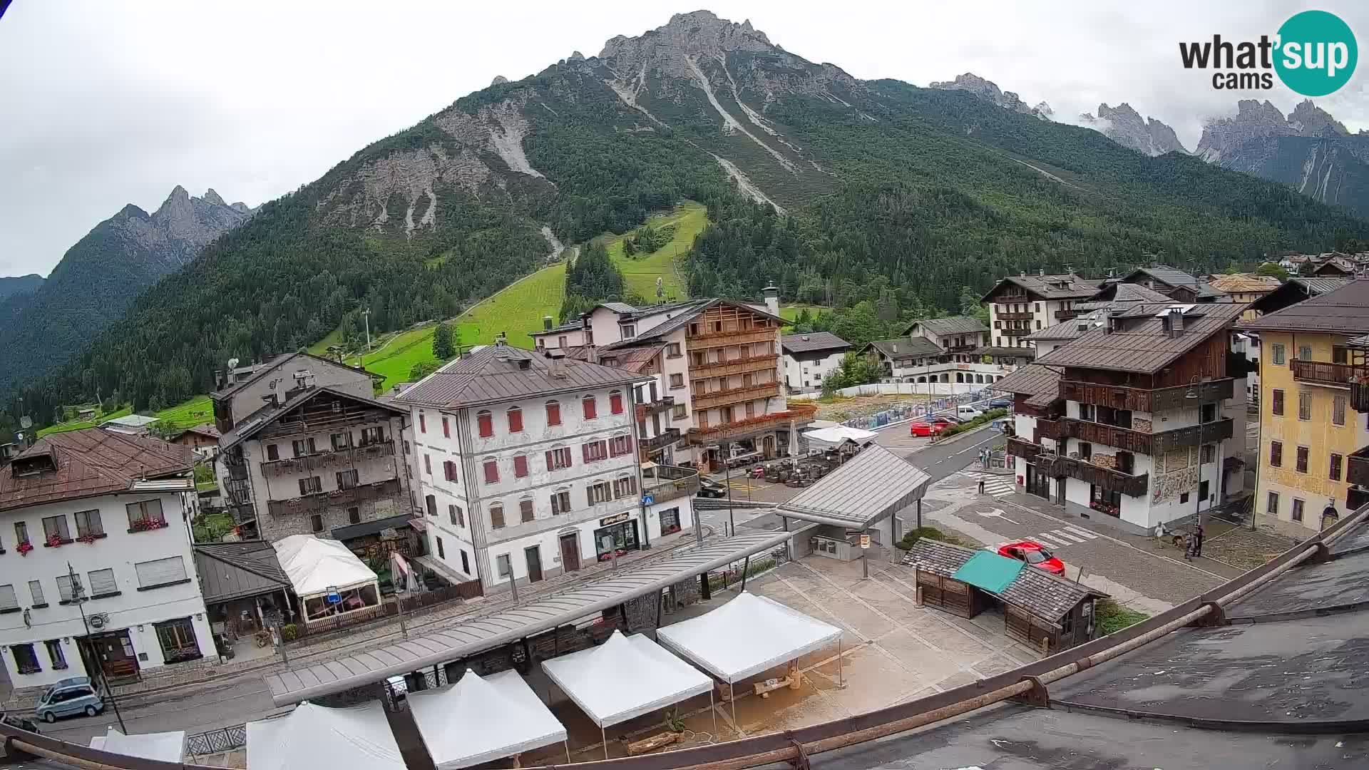 Piazza centrale di Forni di Sopra