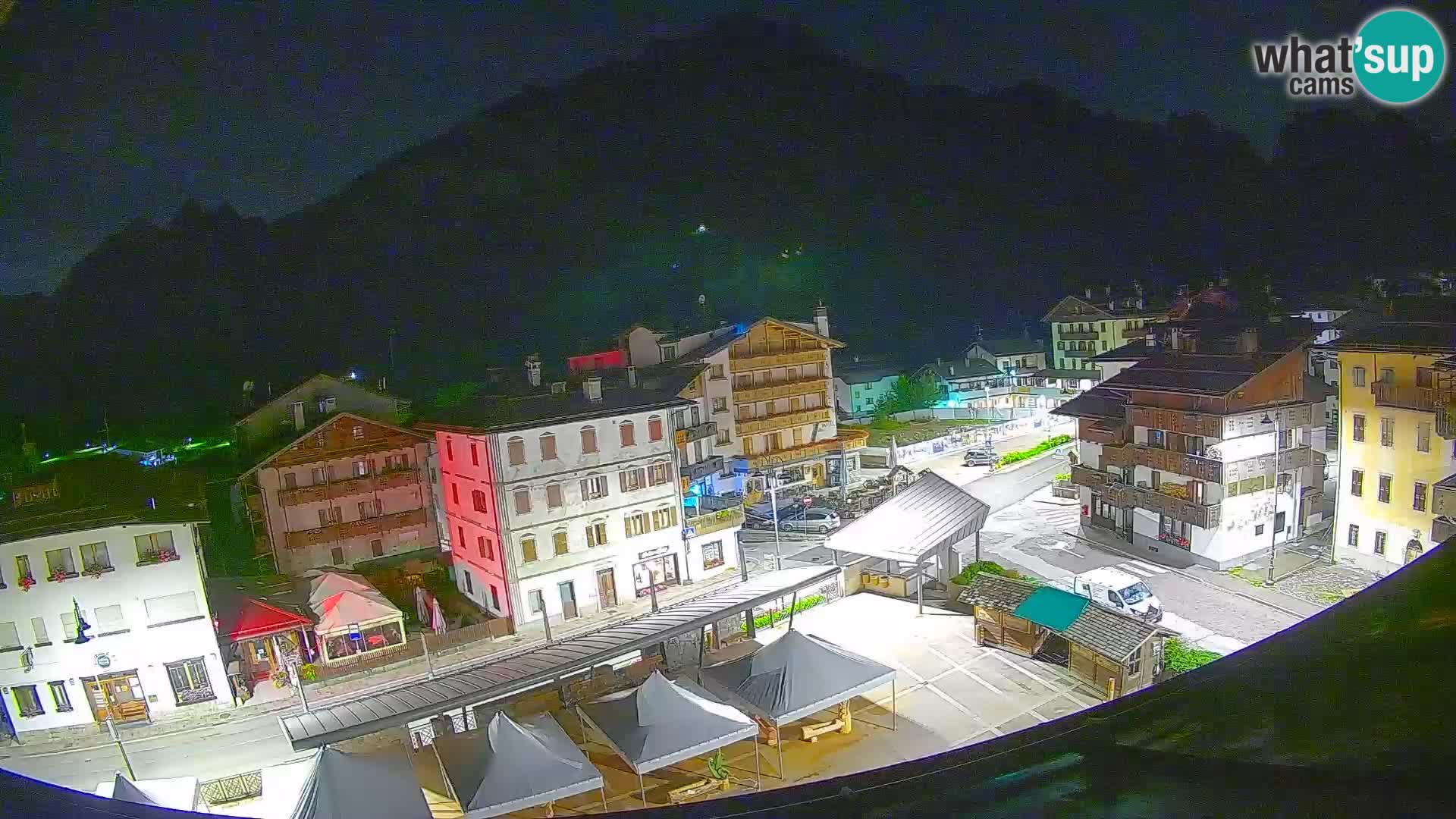 Piazza centrale di Forni di Sopra