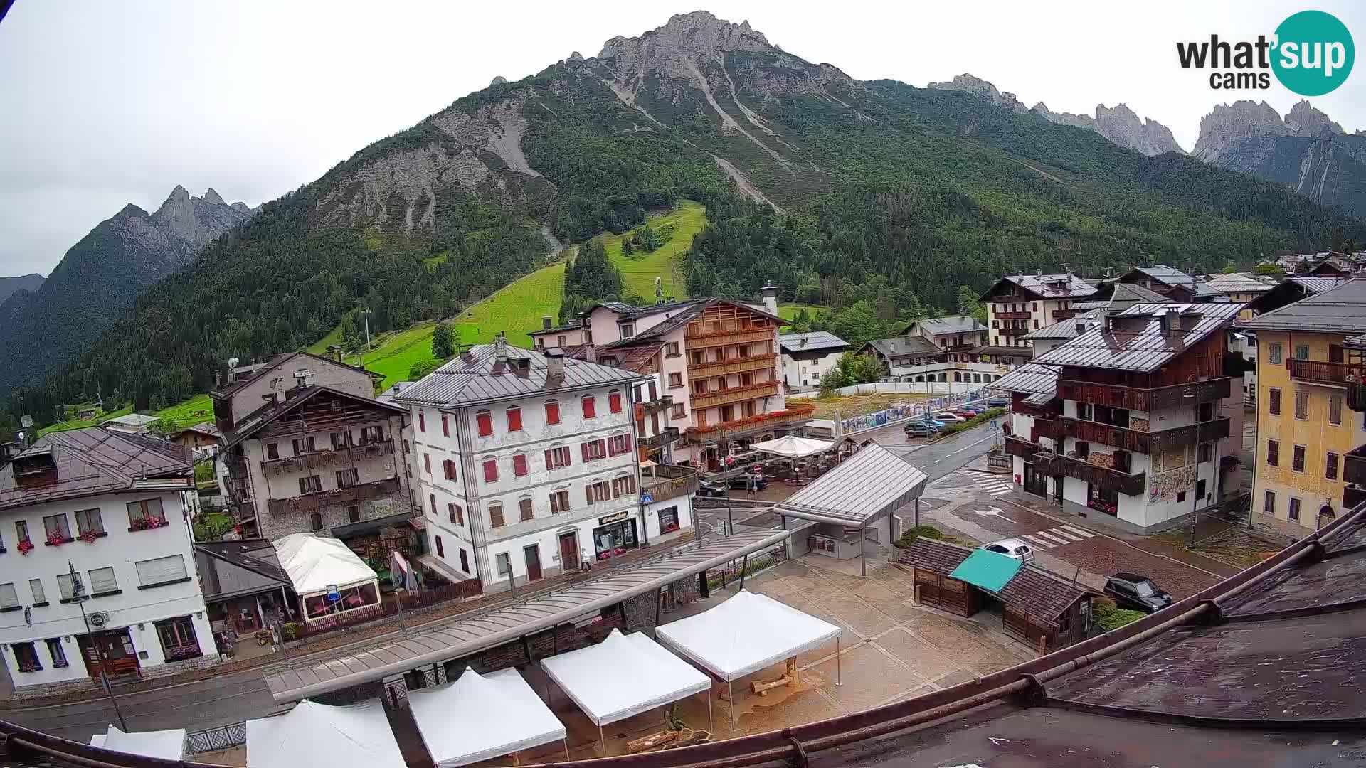 Piazza centrale di Forni di Sopra