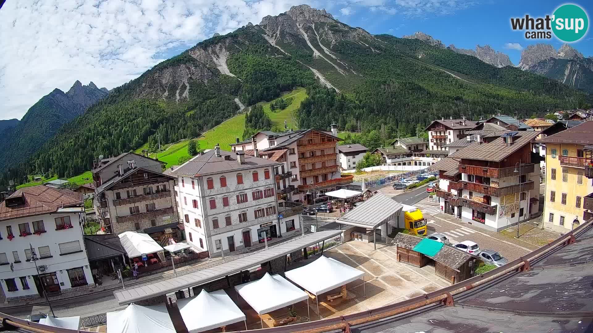 Piazza centrale di Forni di Sopra
