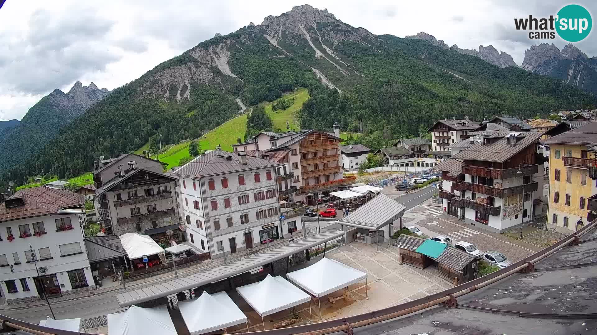 Piazza centrale di Forni di Sopra