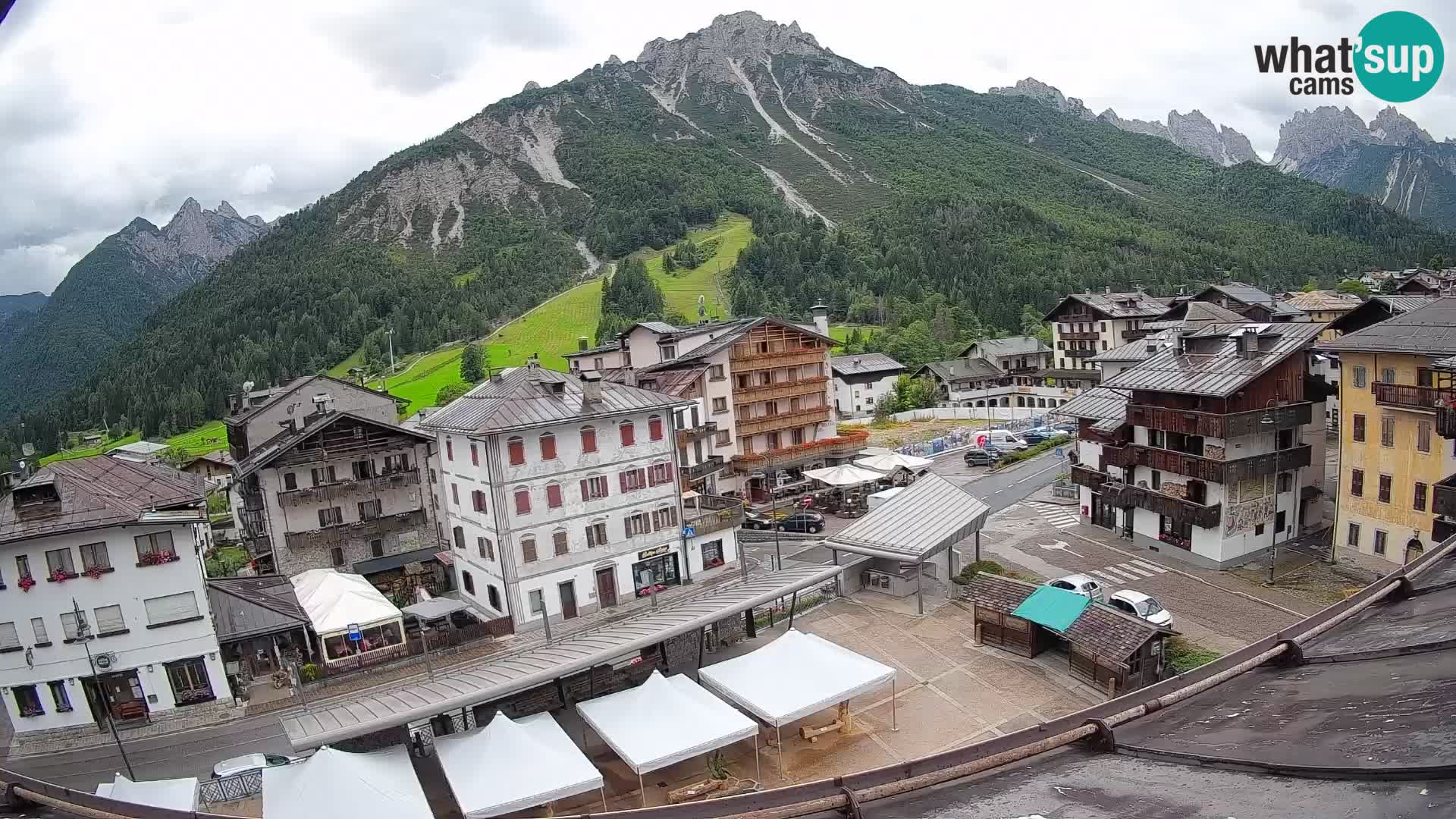 Piazza centrale di Forni di Sopra
