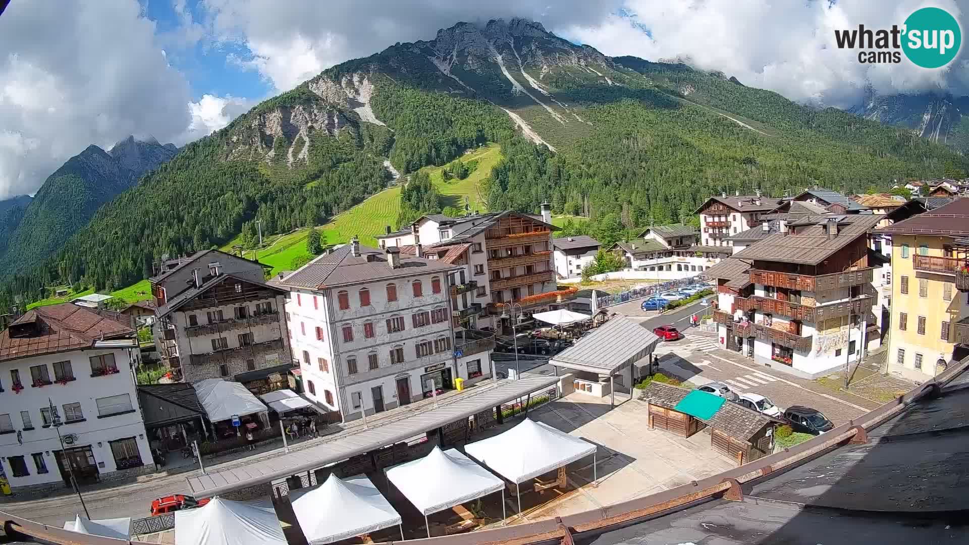 Plaza principal de Forni di Sopra
