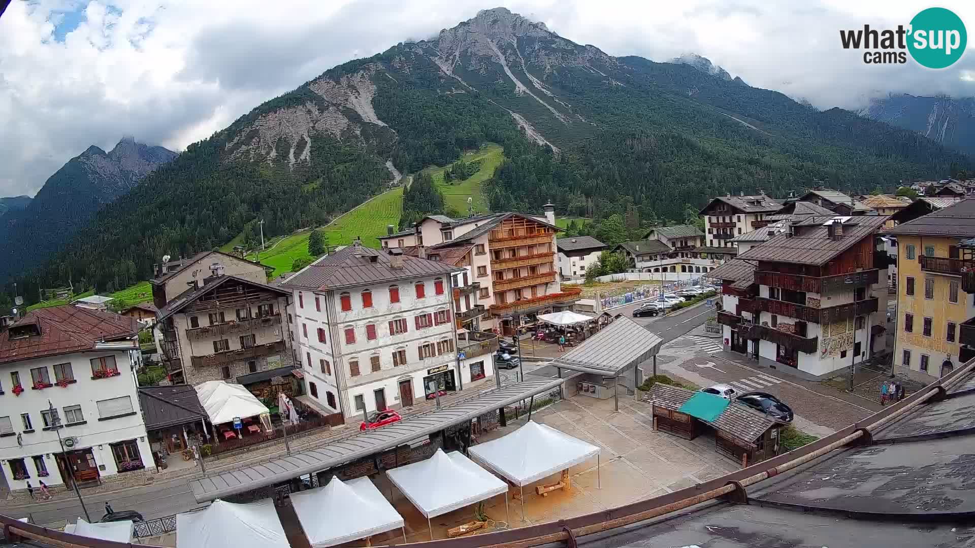 Plaza principal de Forni di Sopra