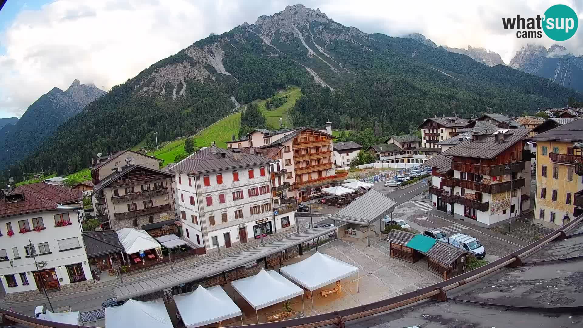 Plaza principal de Forni di Sopra