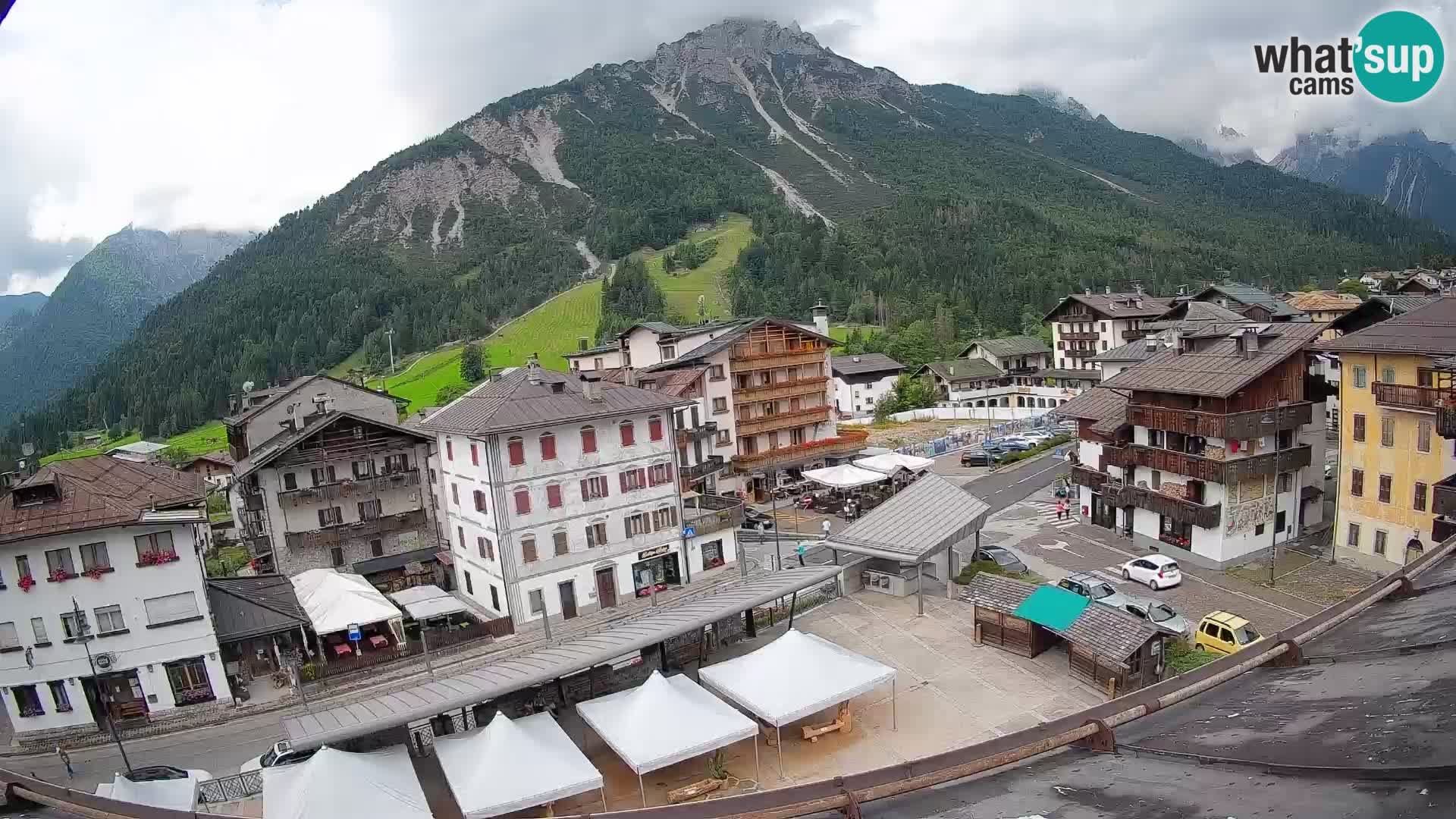 Plaza principal de Forni di Sopra