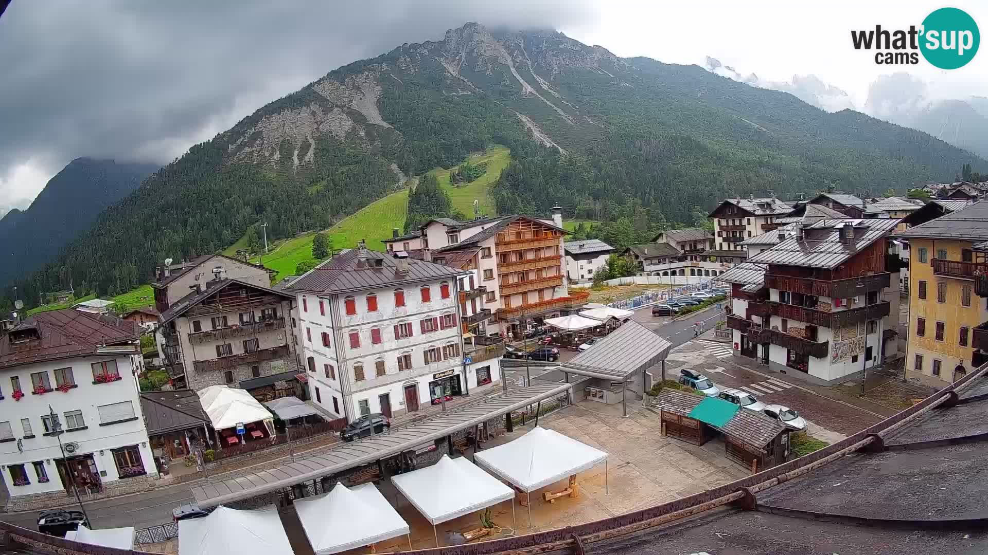Piazza centrale di Forni di Sopra