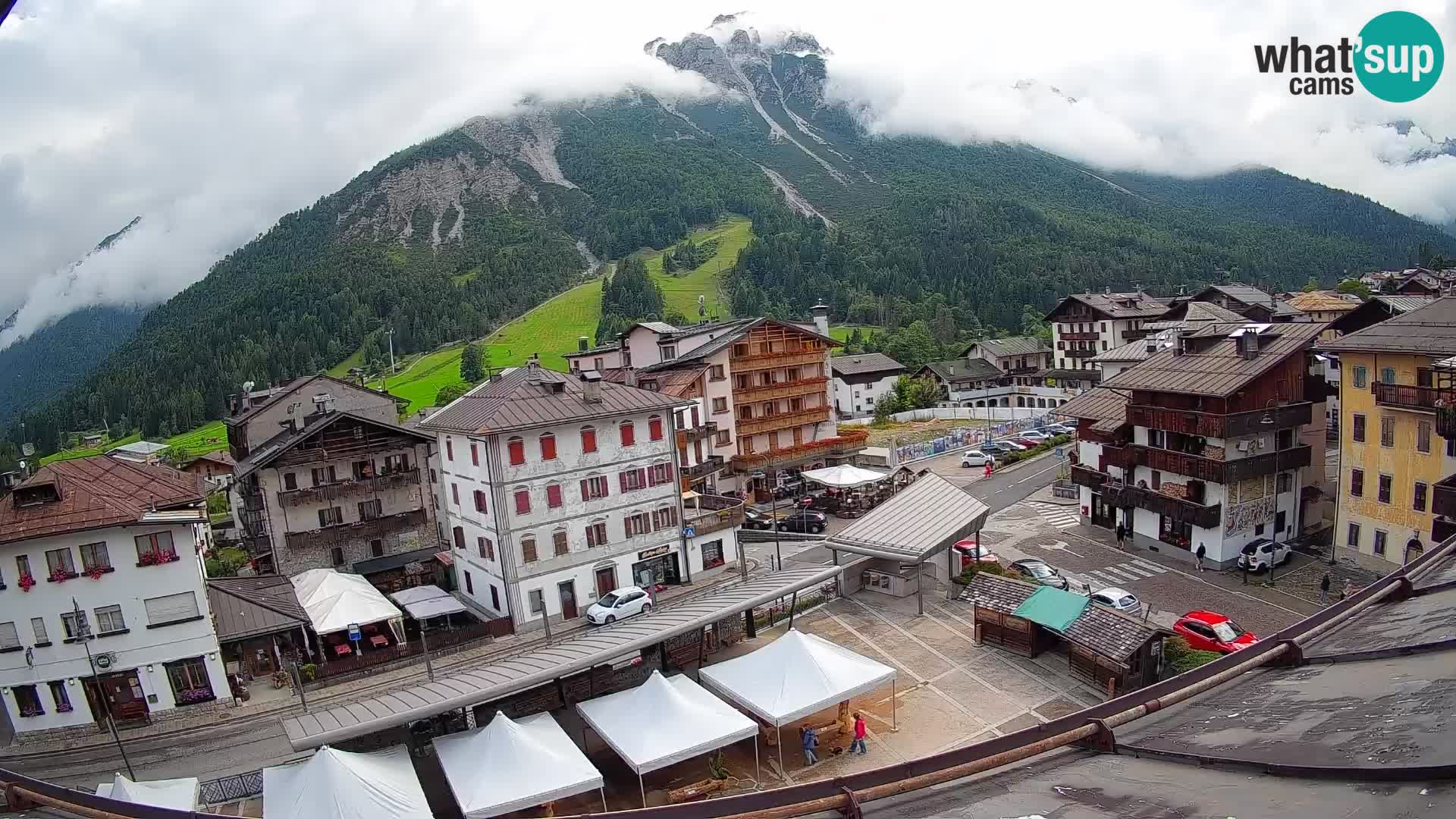 Piazza centrale di Forni di Sopra