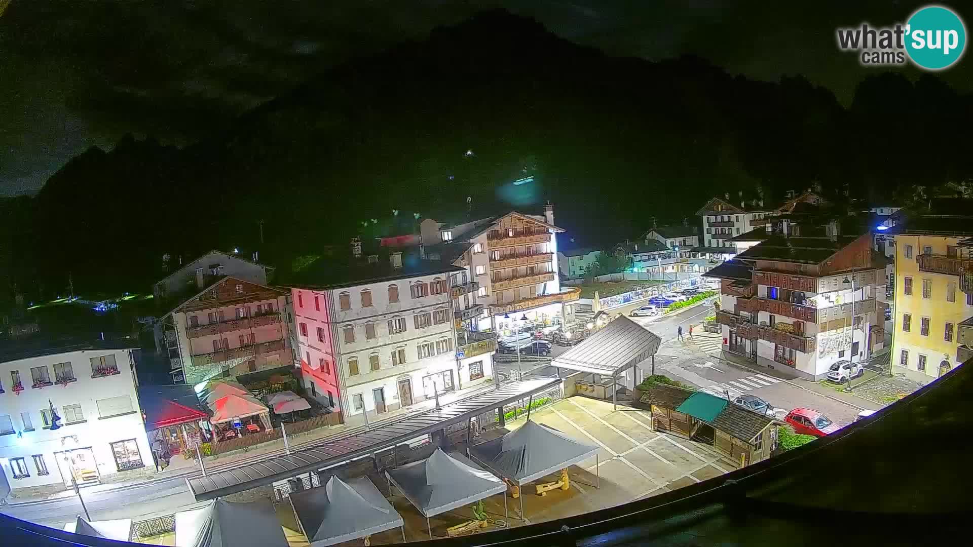 Piazza centrale di Forni di Sopra