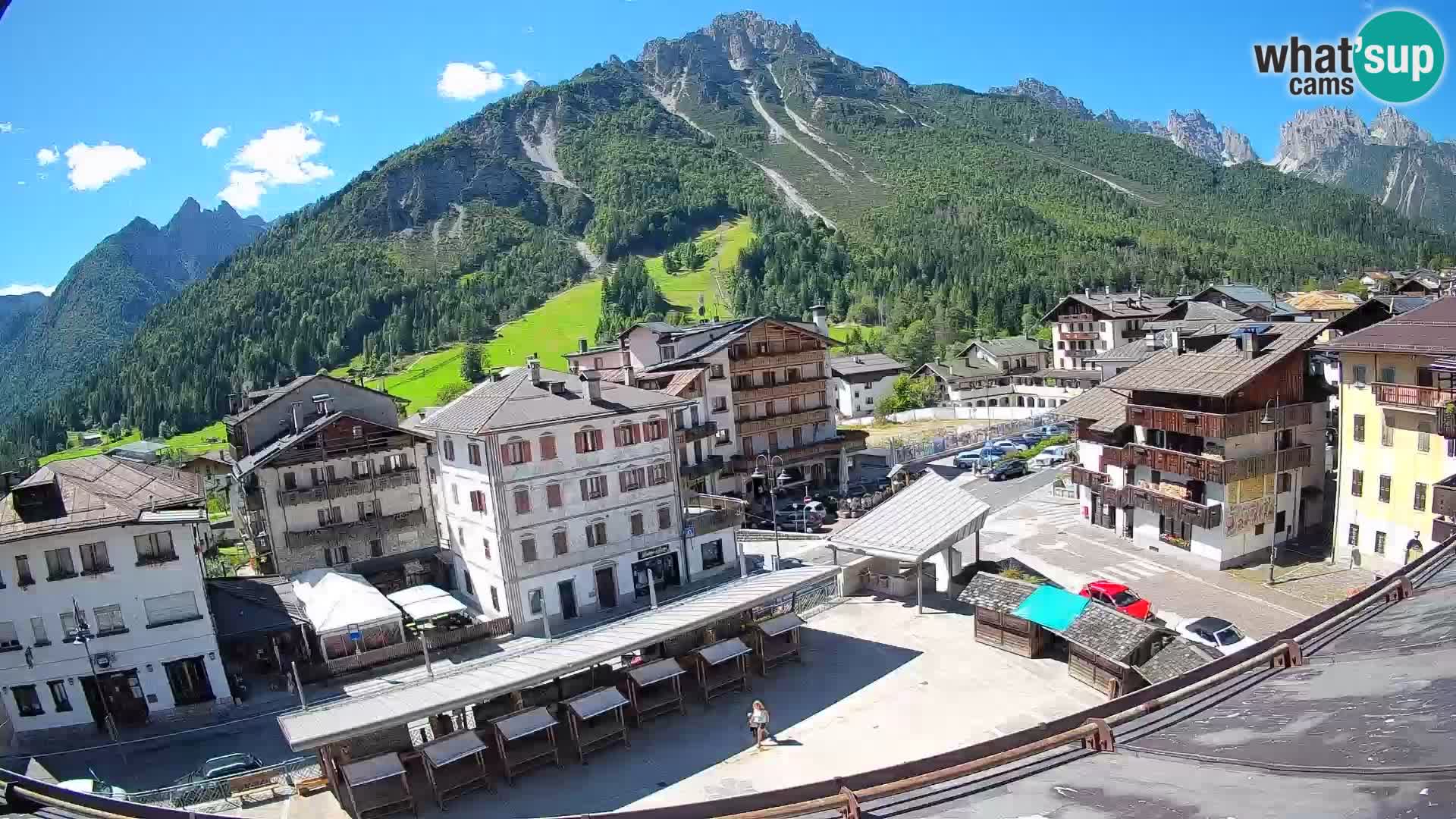 Plaza principal de Forni di Sopra