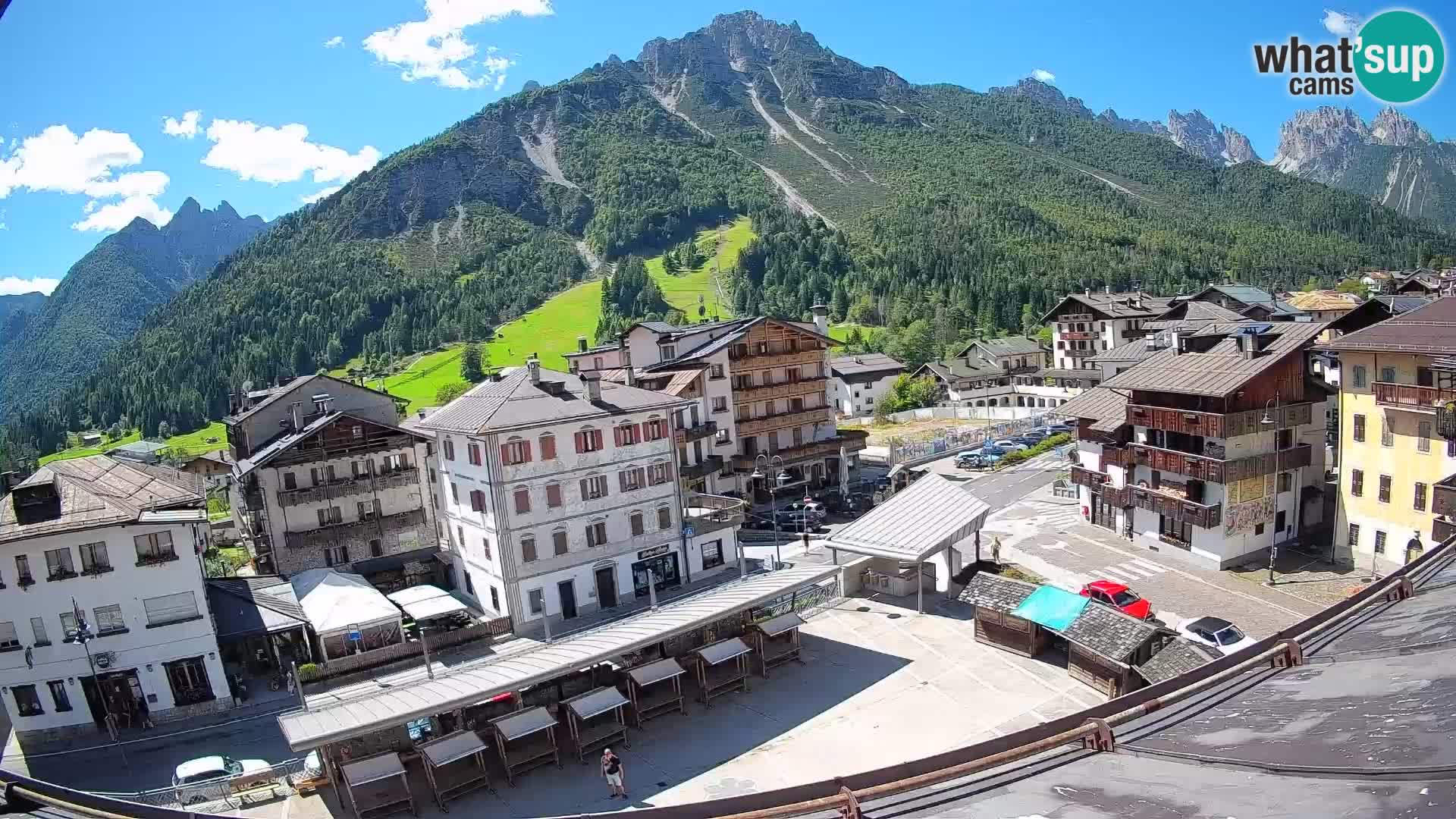 Plaza principal de Forni di Sopra