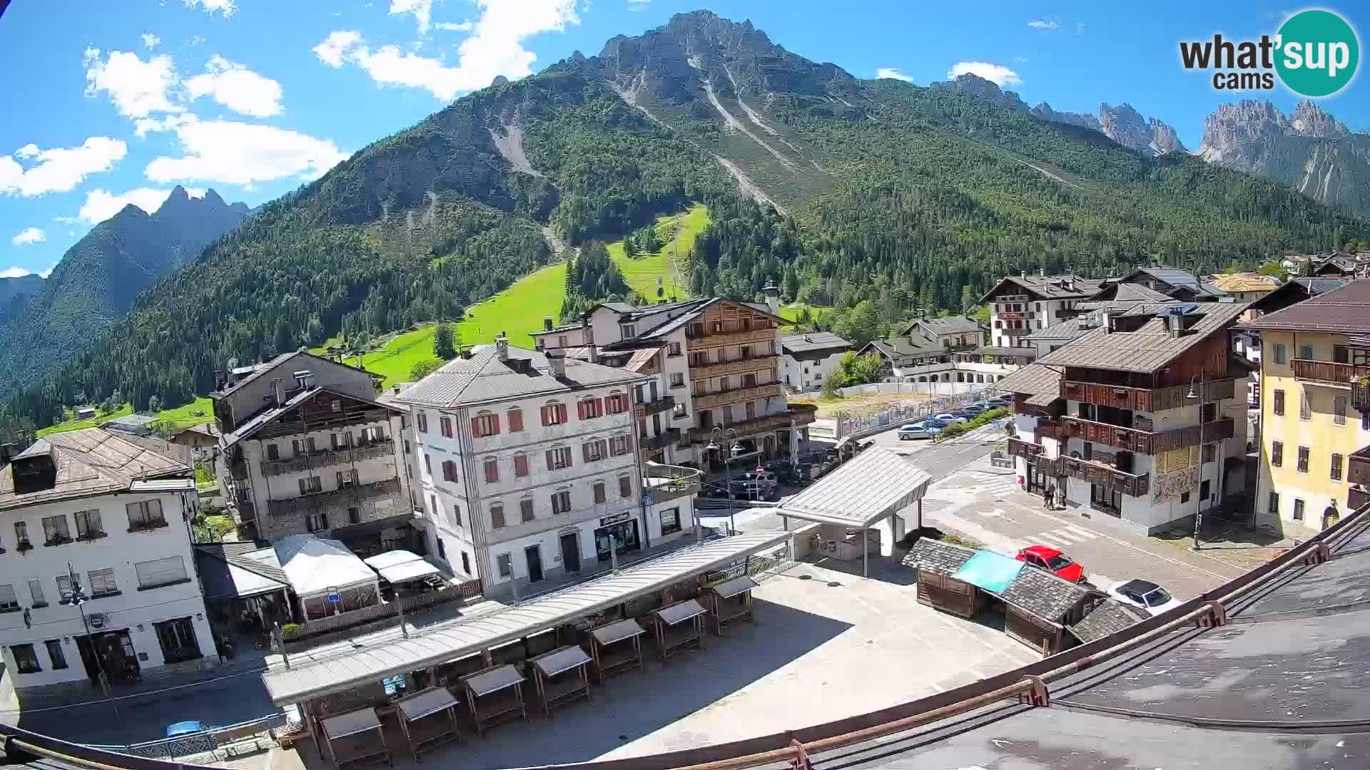 Piazza centrale di Forni di Sopra