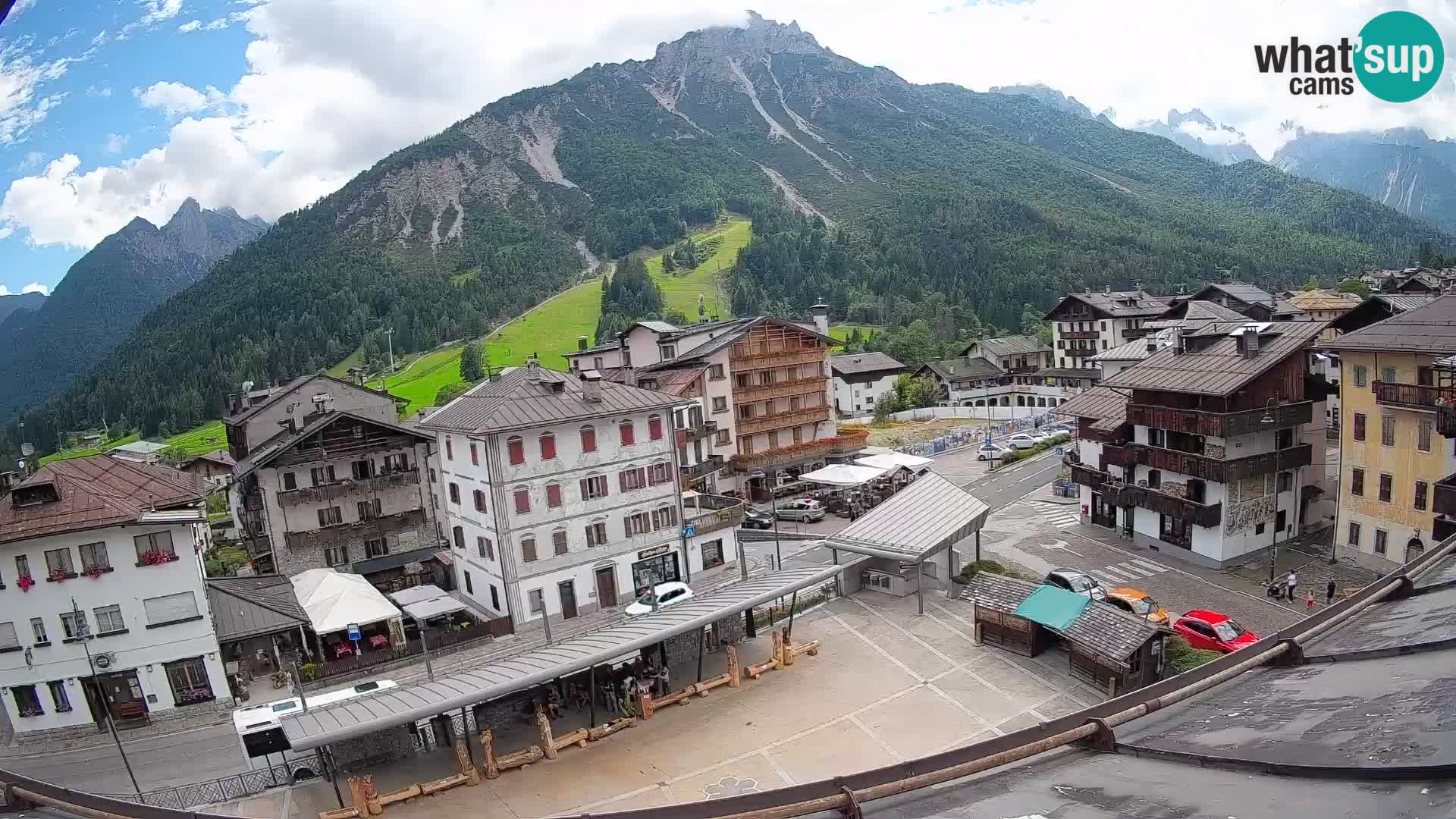 Piazza centrale di Forni di Sopra