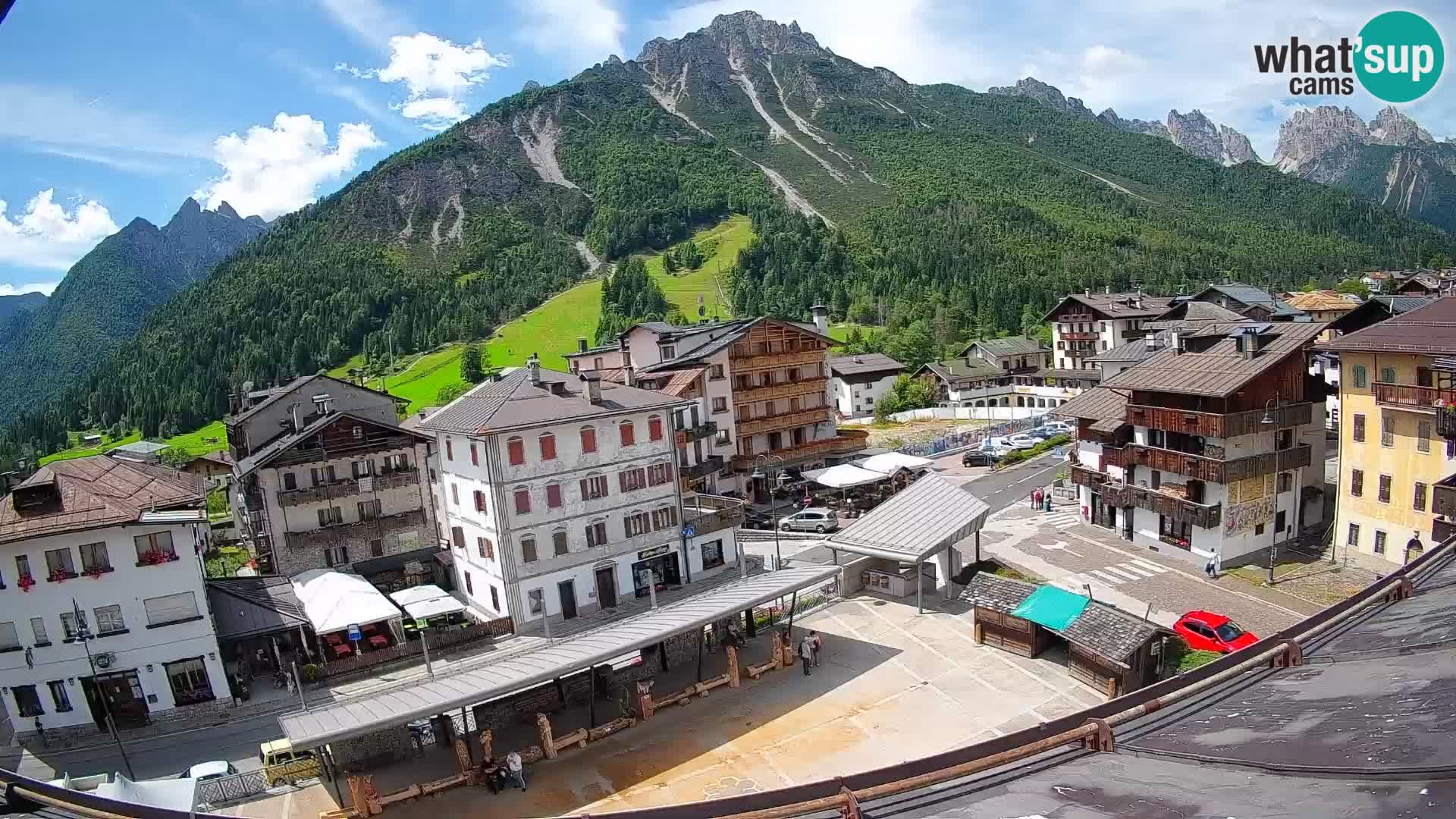 Piazza centrale di Forni di Sopra