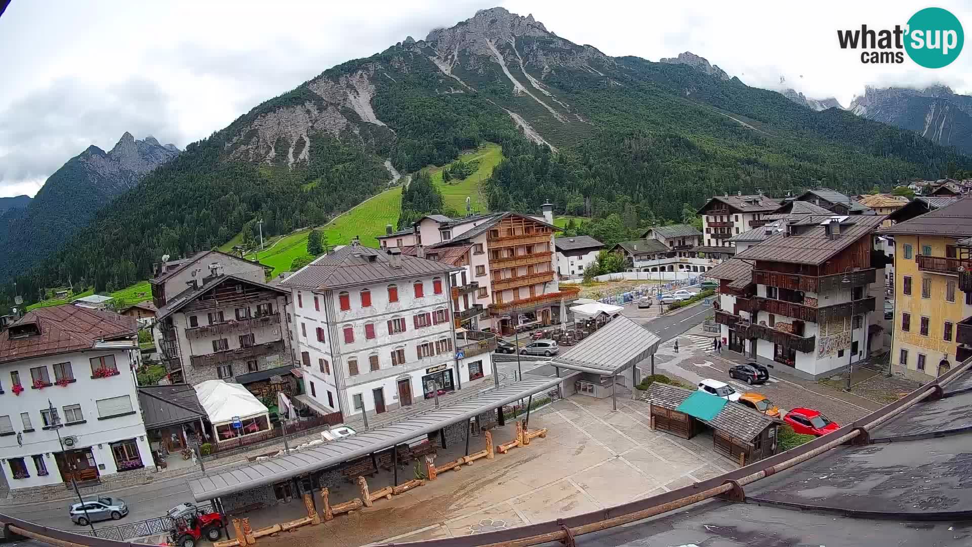 Piazza centrale di Forni di Sopra