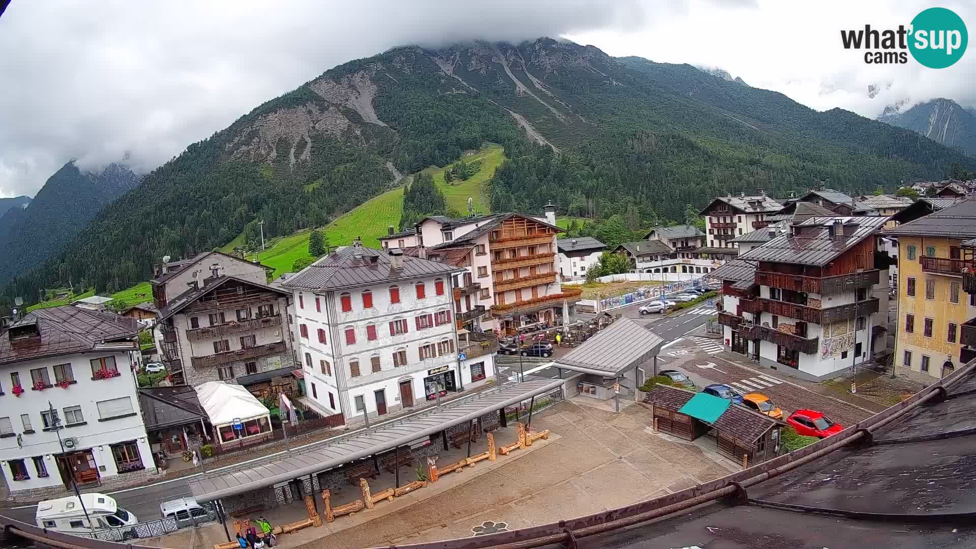 Piazza centrale di Forni di Sopra