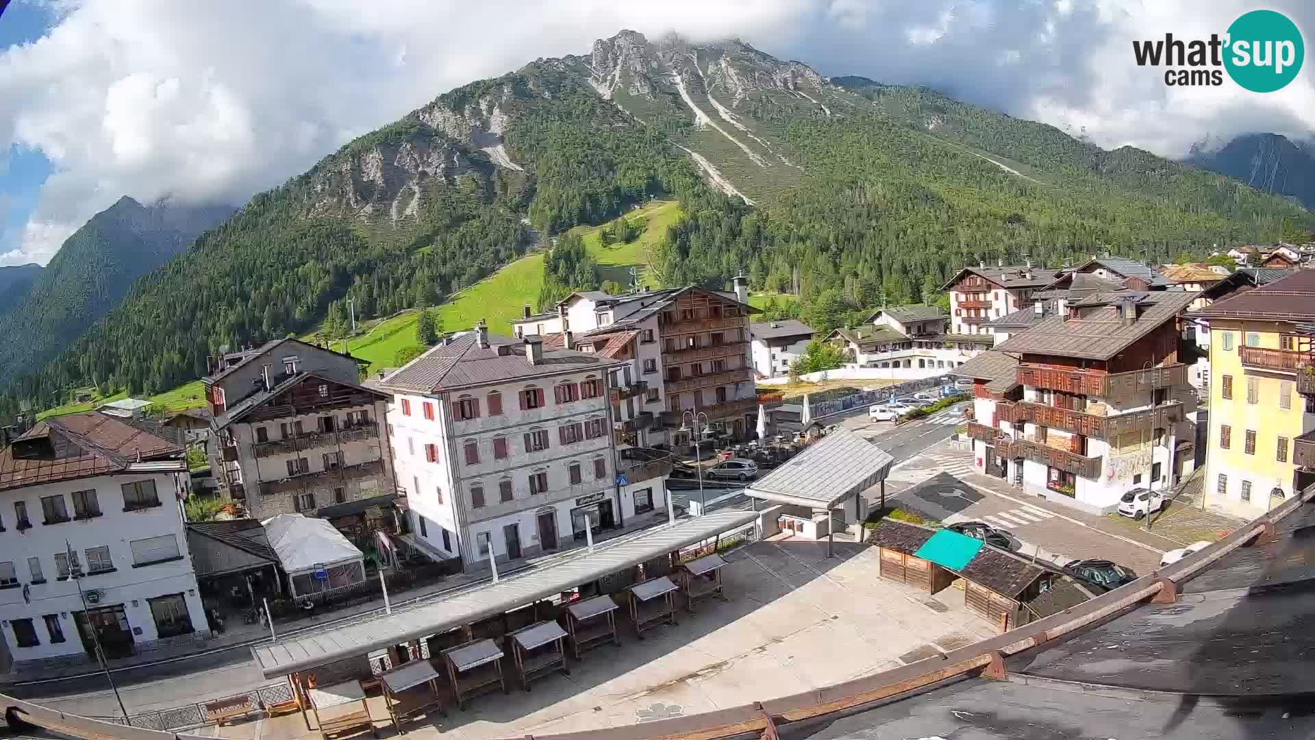 Plaza principal de Forni di Sopra