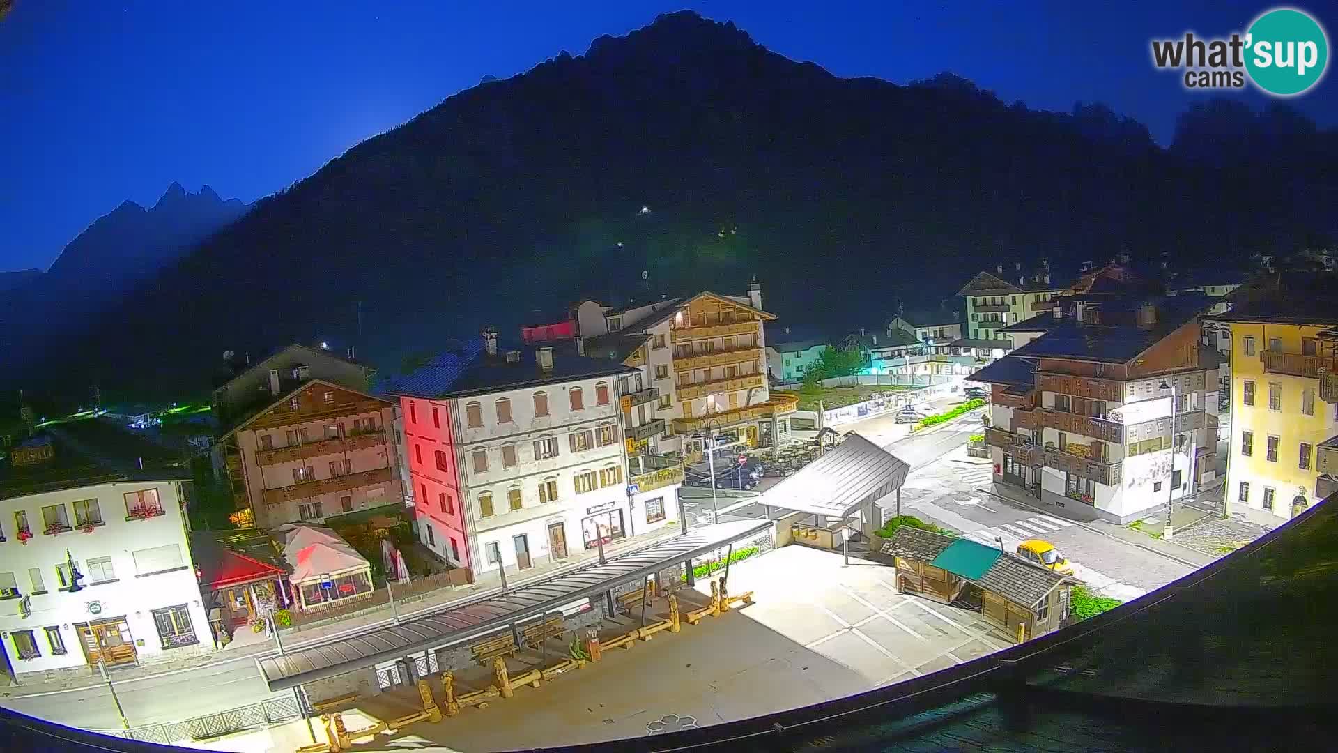 Piazza centrale di Forni di Sopra
