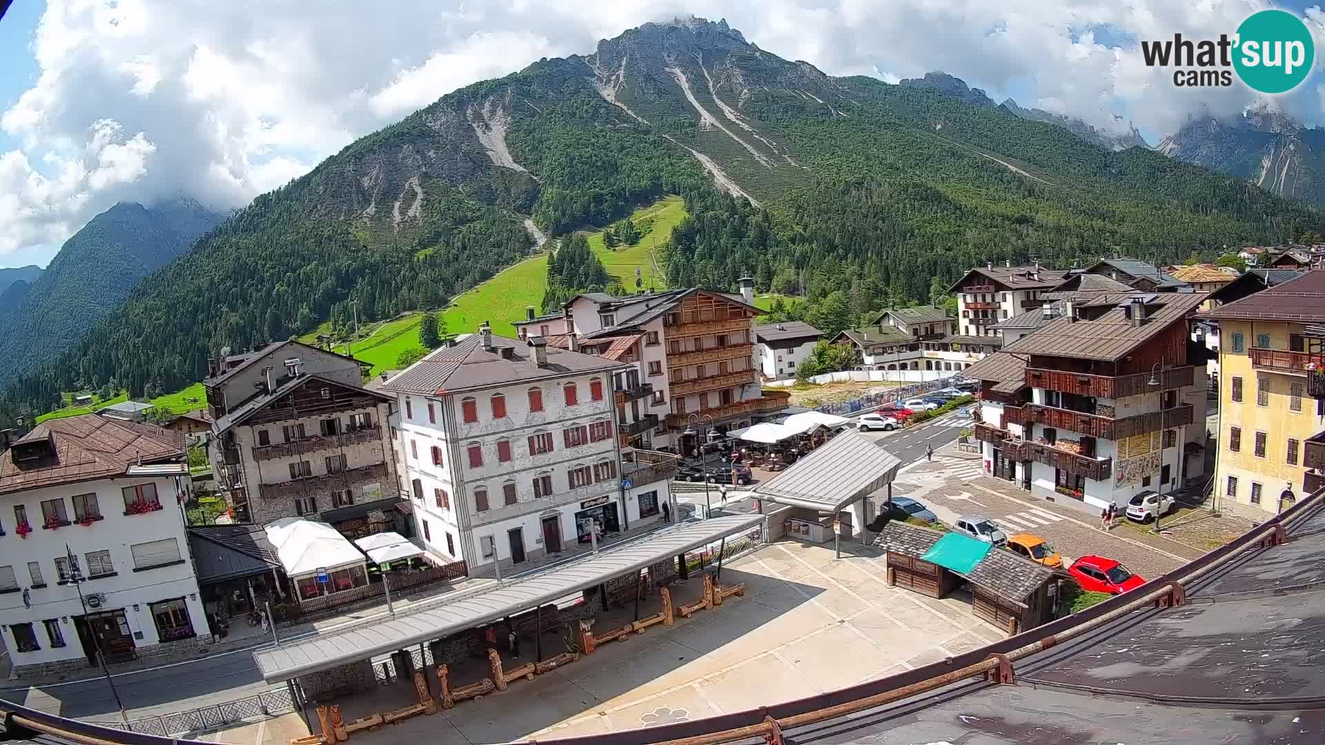 Piazza centrale di Forni di Sopra