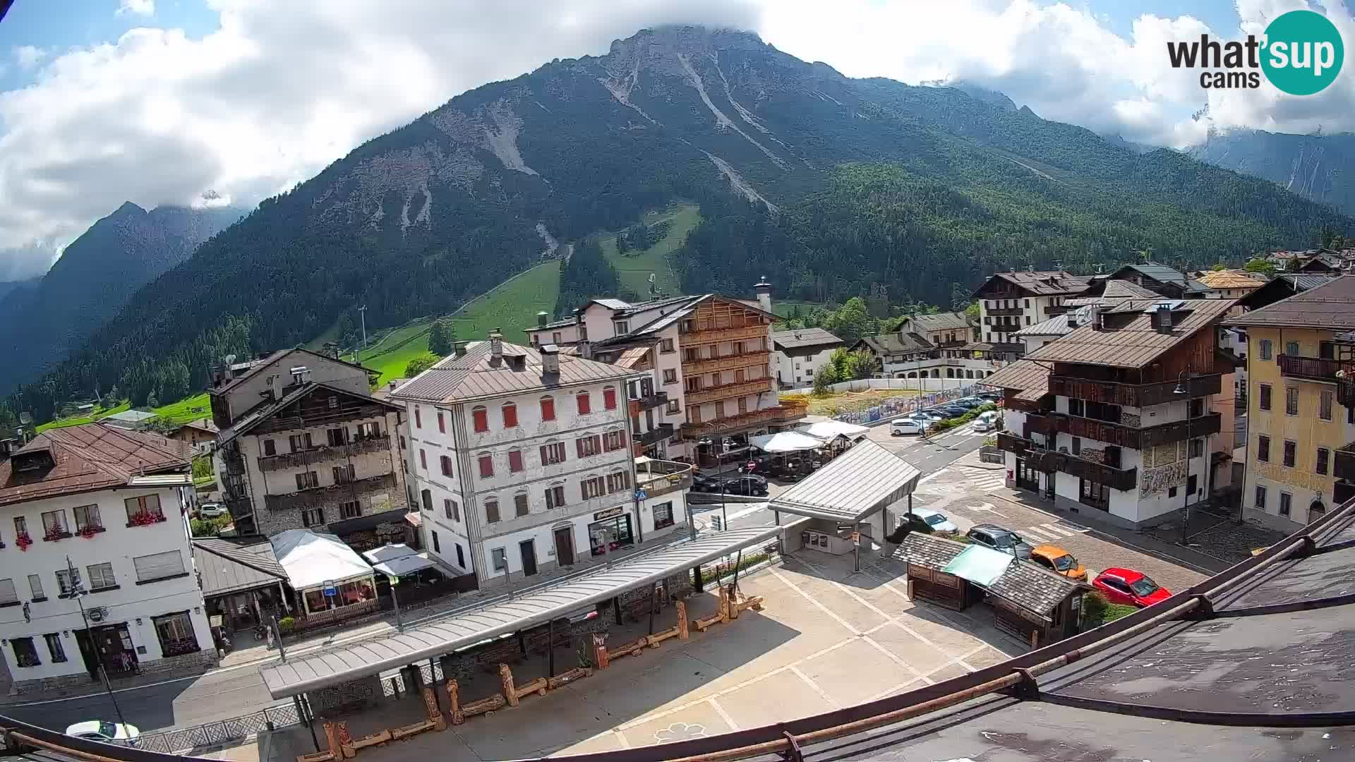 Piazza centrale di Forni di Sopra