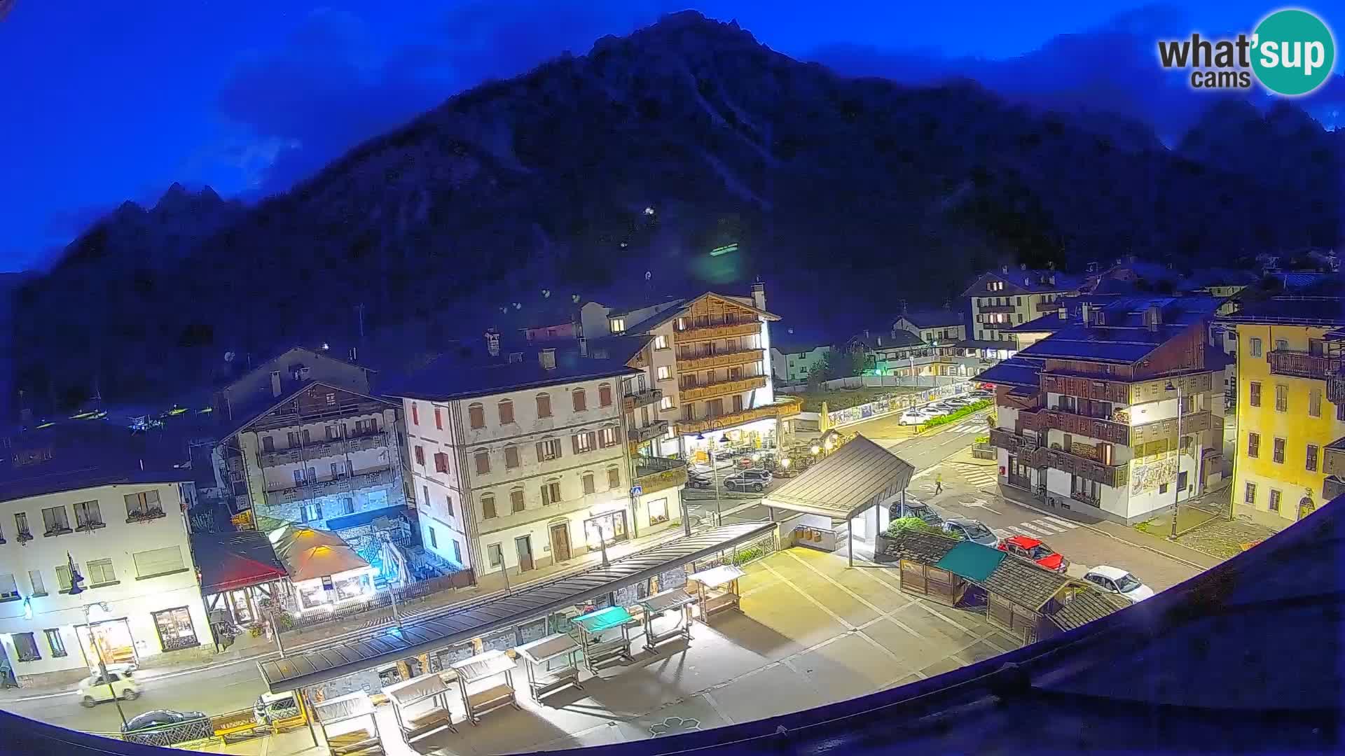 Plaza principal de Forni di Sopra