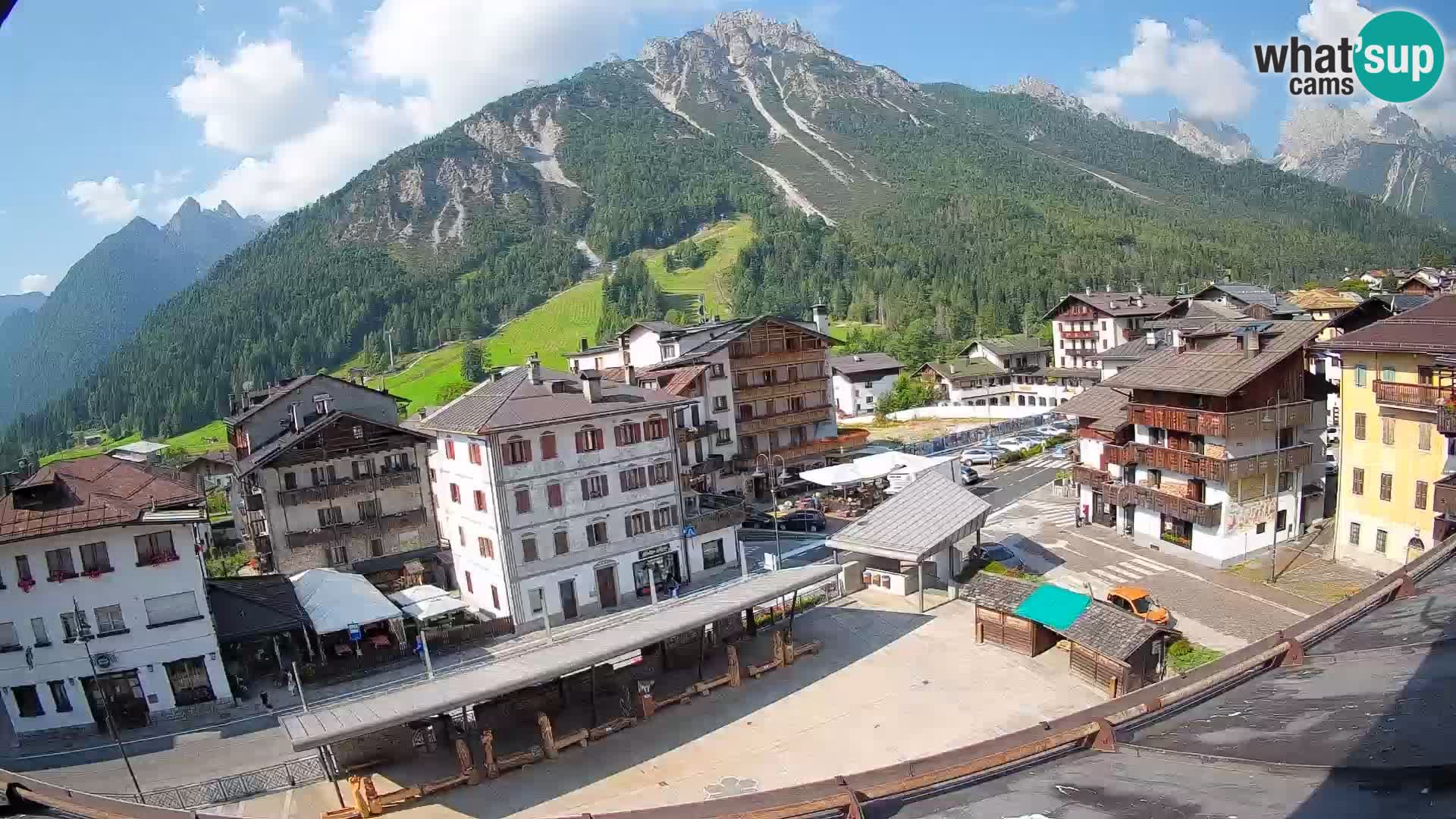 Piazza centrale di Forni di Sopra