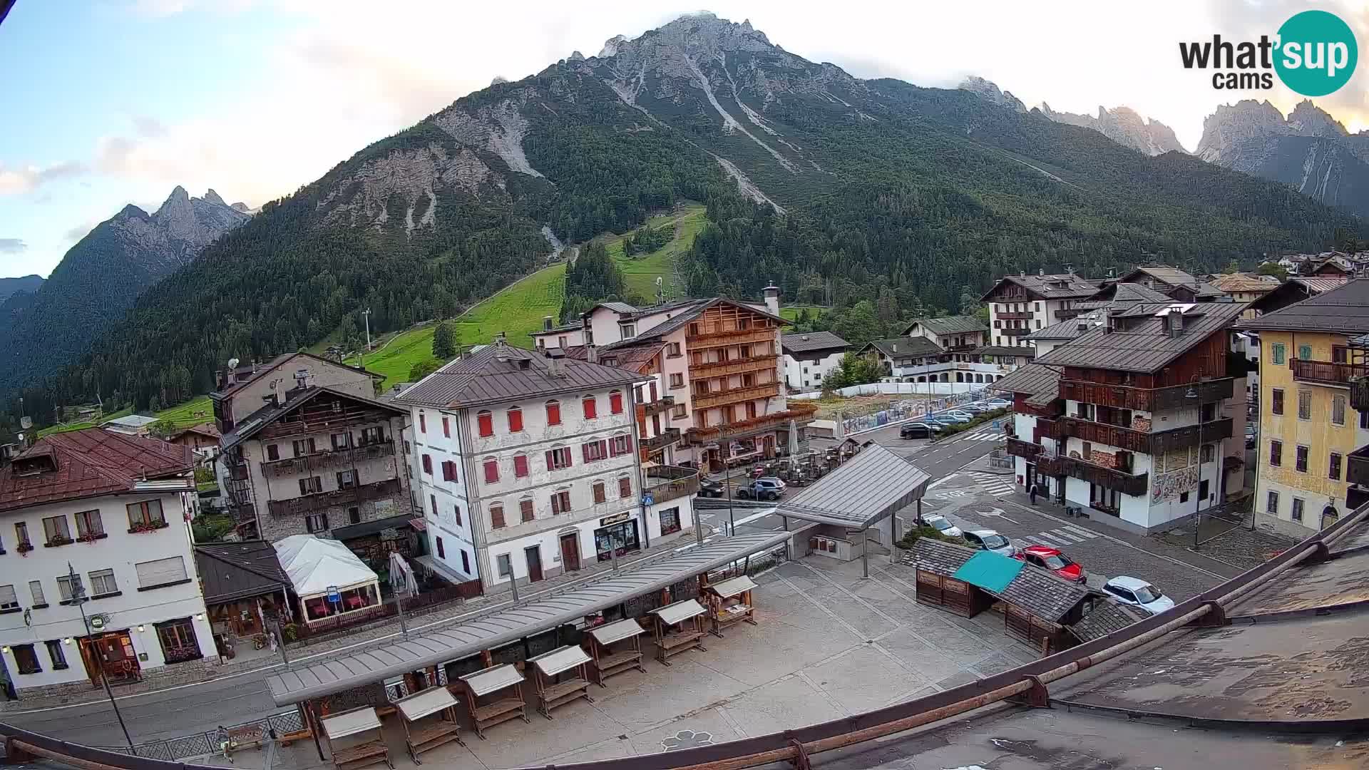 Piazza centrale di Forni di Sopra