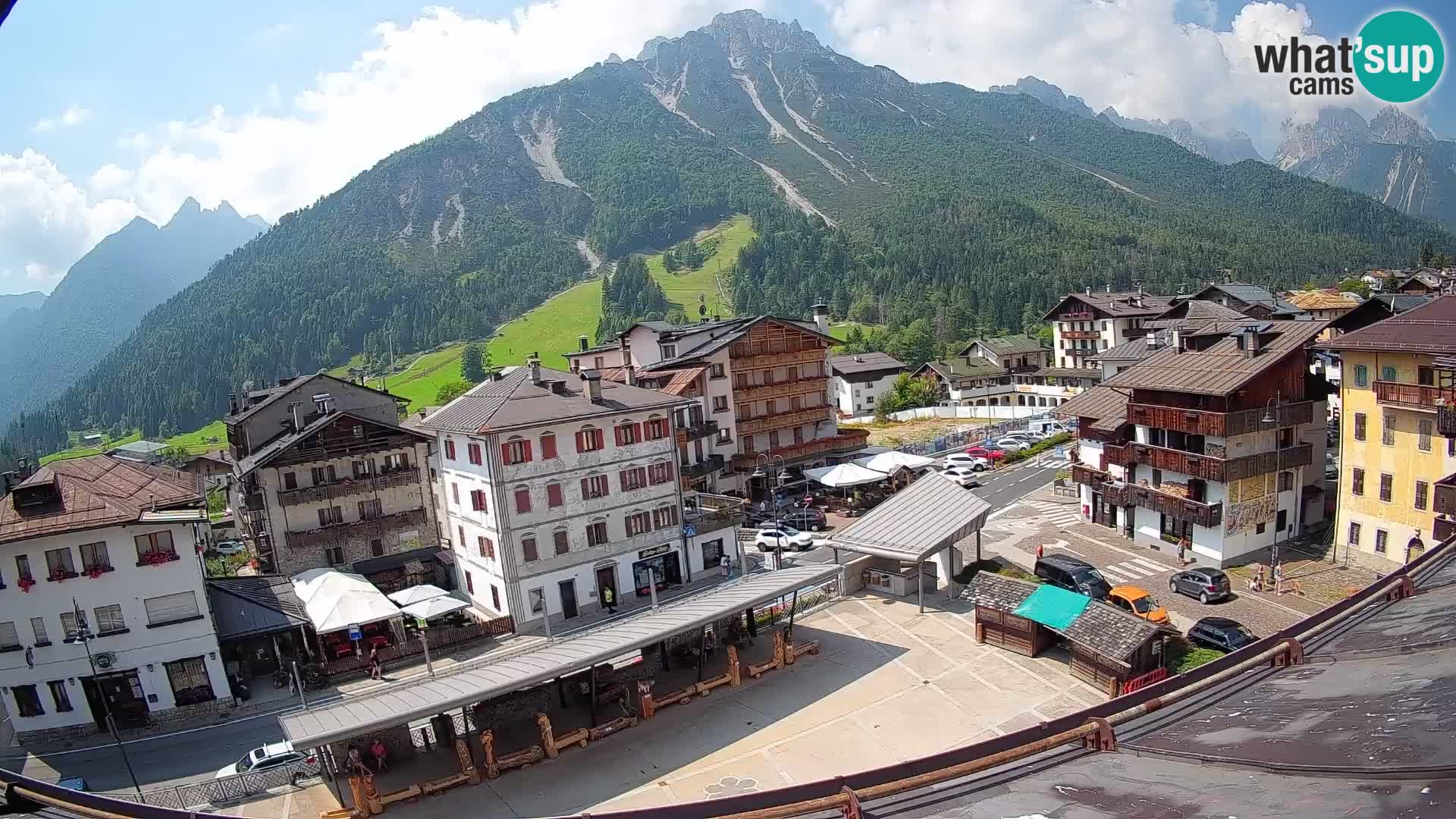 Piazza centrale di Forni di Sopra